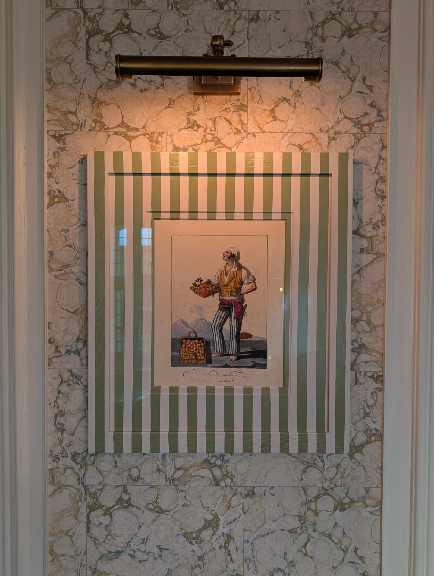 Celebrating the beauty of @kinhousewiltshire in my latest @idealhomeuk while giving tips on how to bring hotel chic into your own homes.

"There&rsquo;s something irresistible about the way great hotels balance comfort and character. From playfu