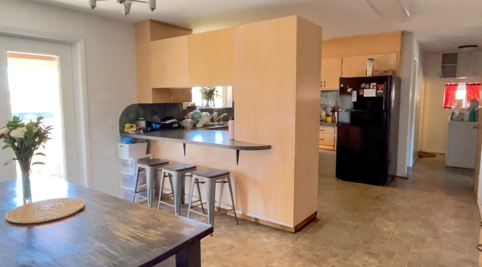 Kitchen dining area