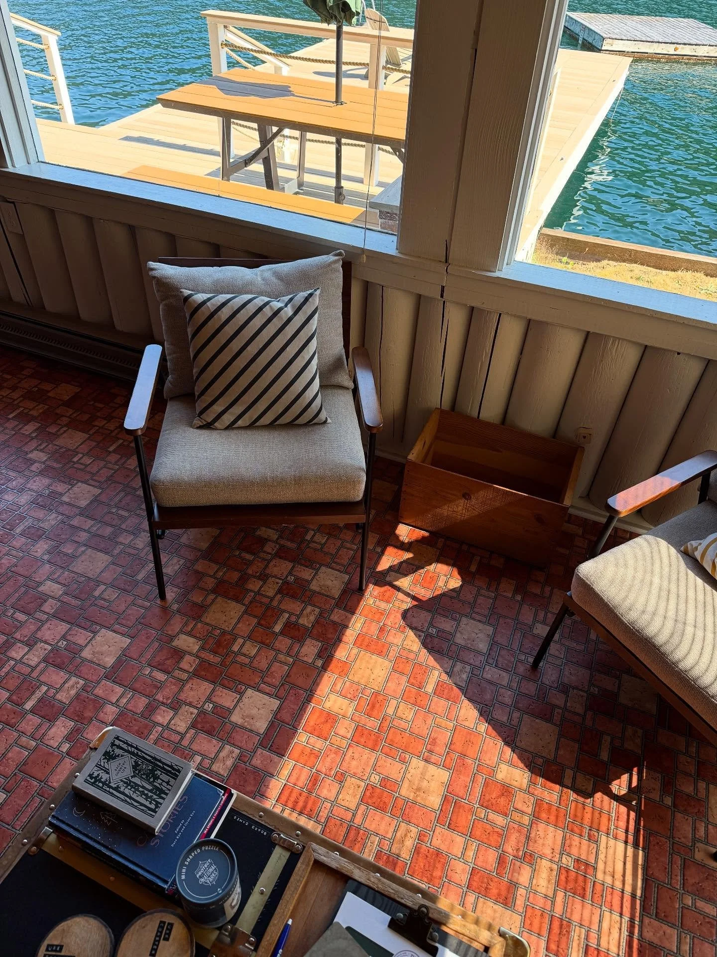 If Wes Anderson designed a lakeside cabin&mdash;this would be it.
Linoleum floors, lacquered pine, and a fridge that&rsquo;s definitely older than my parents.
Every corner is delightfully stuck in time&hellip; and somehow still a whole vibe.

What an