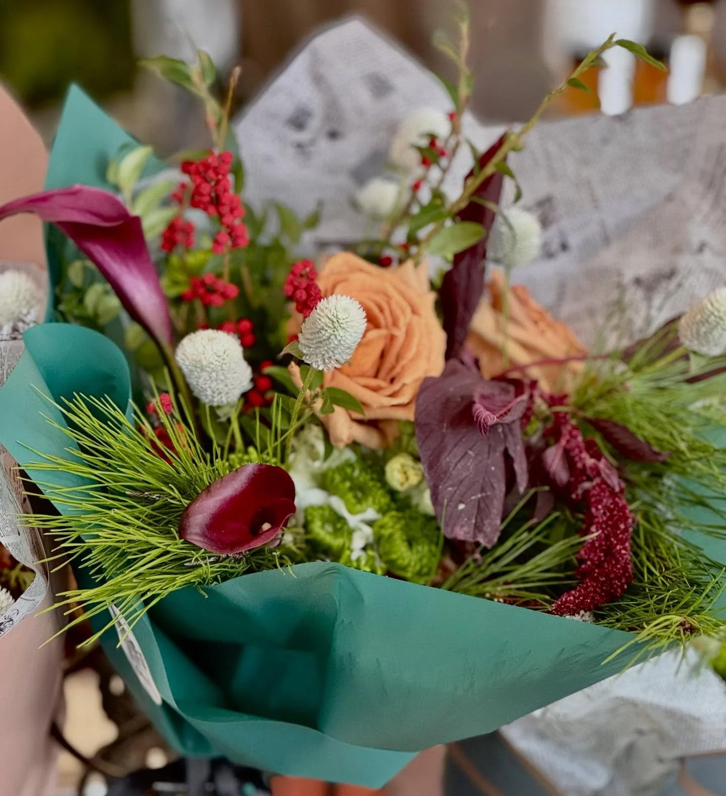 Seasonal blooms are here ✨ Come build your own festive bouquet at the flower bar or let us create something magical for you.

#evangelineandco #flowerbar #wrappedbouquet #cleveland #ohiocity #flowerstagram