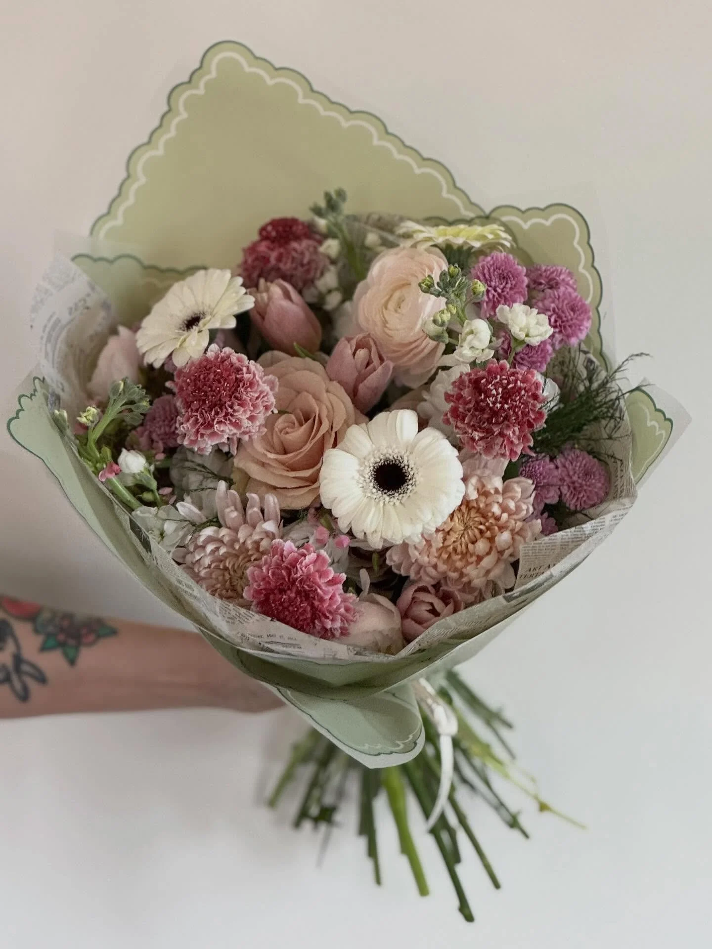 Welcome to the world, sweet Claire. May your world be filled with endless blooms. 

#evangelineandco #pink #wrappedbouquet #babygirl #clevelandflorist