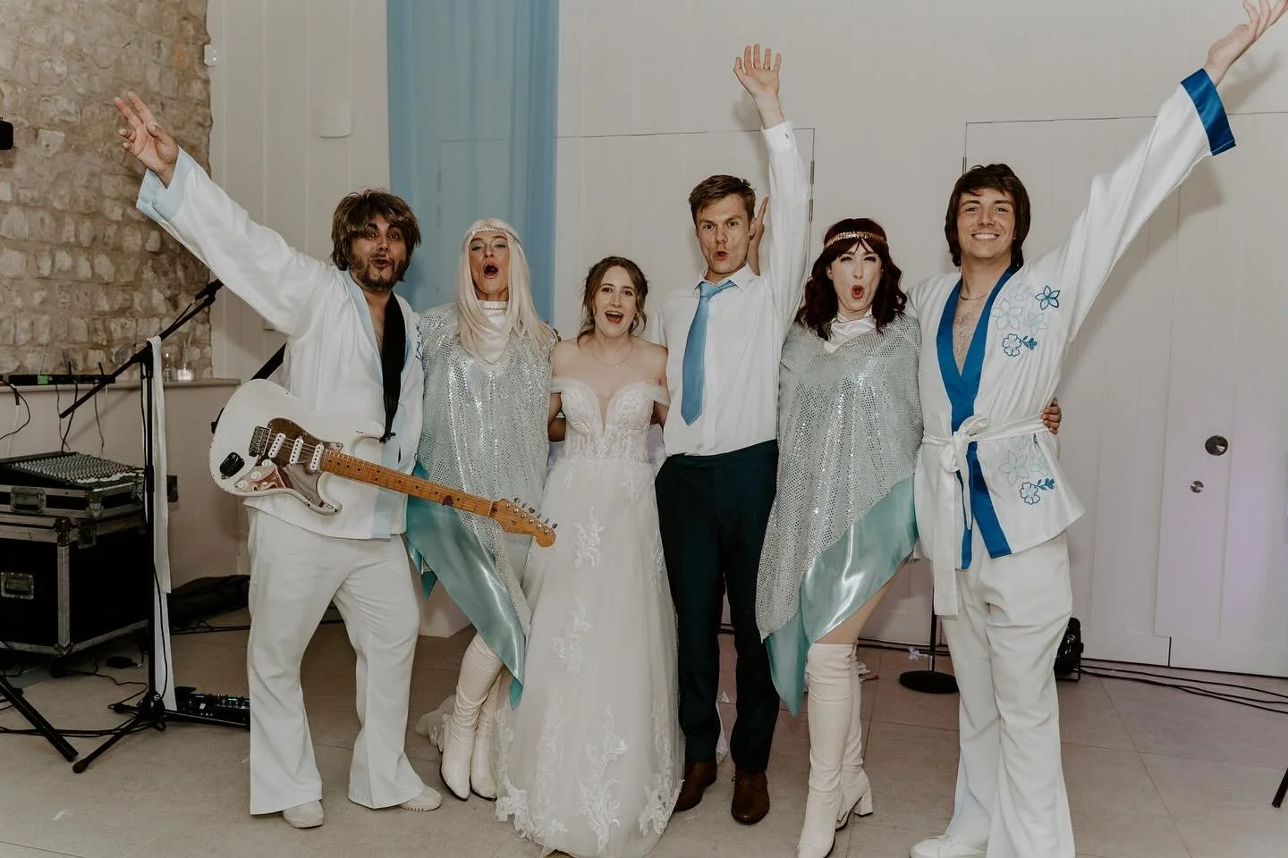🩵💙WE LOVE LOVE💙🩵
Thanks to Ellie and David for having us! And a special shoutout to @shell_otoole_photography for some truly beautiful shots from the night! We can’t wait to share them 📸