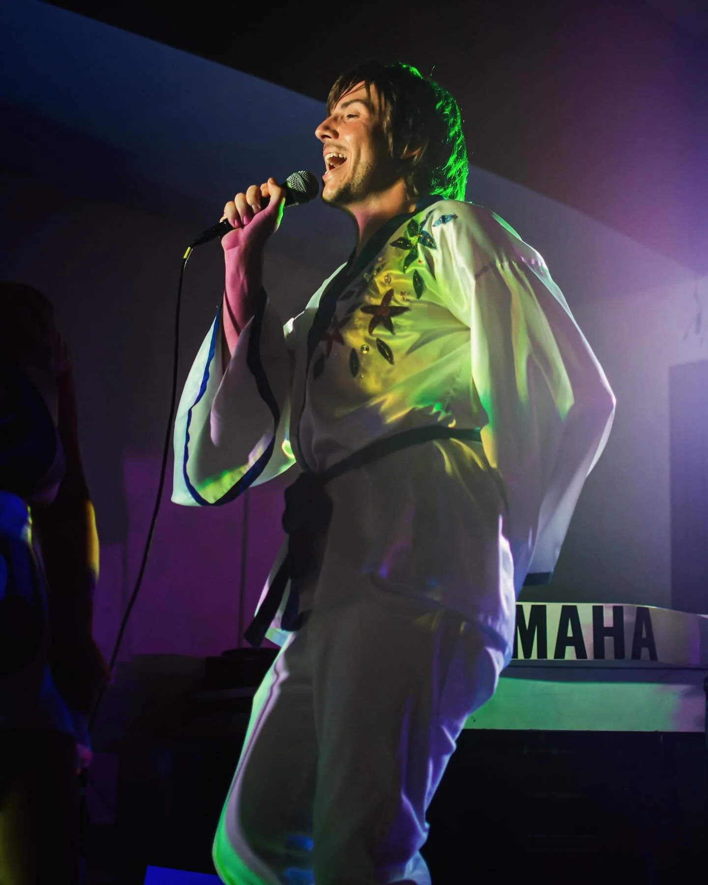 🚨BREAKING NEWS🚨
Benny has left the piano!
He’s 80% piano man 🎹 and 20% dancing queen 💅🏼 So when the disco fever hits just right, our Benny trades chords for choreo and dives headfirst into full-on boogie mode 🕺🏻
Who can blame him!
Than