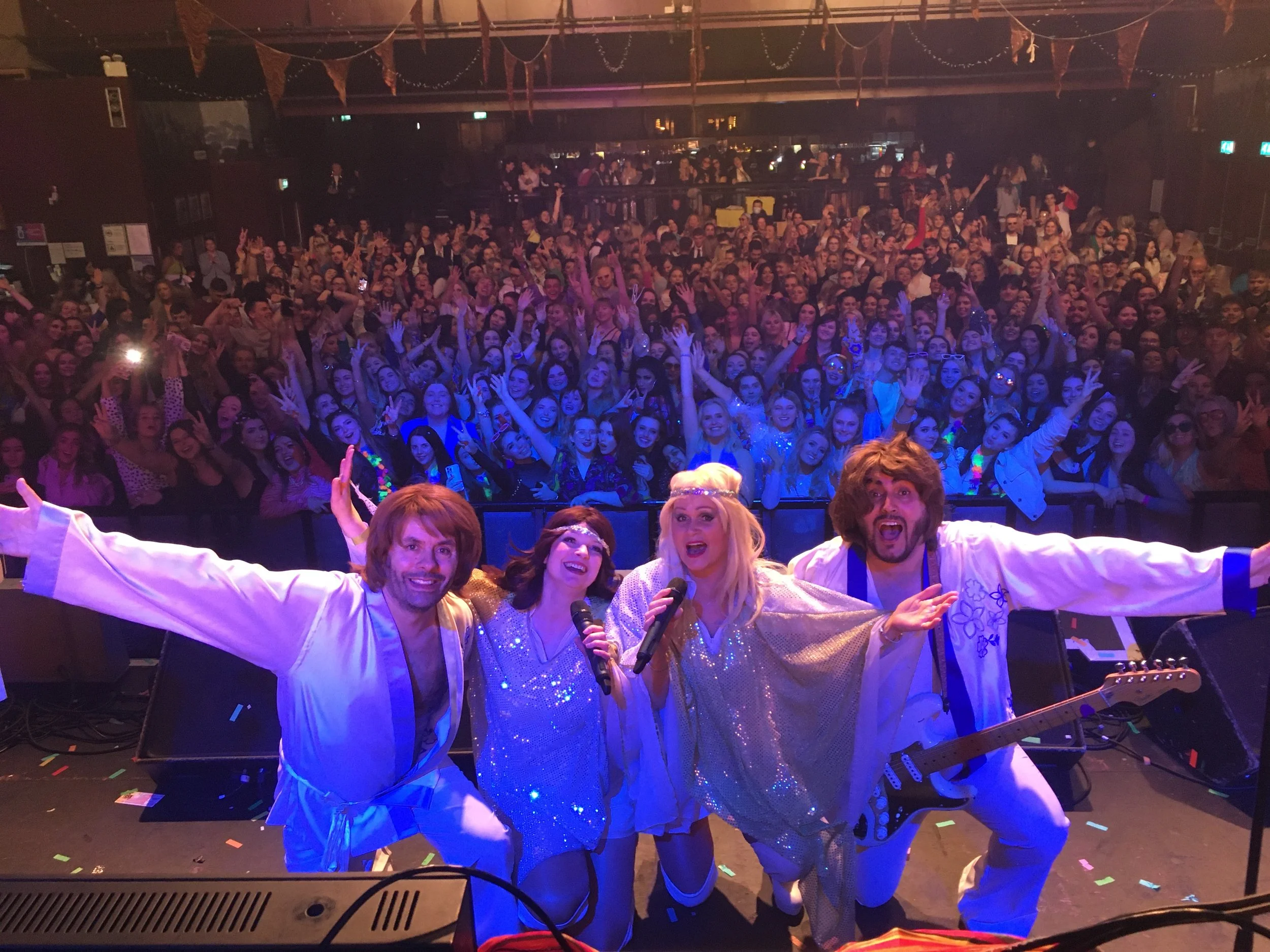 Planet Abba + Crowd.JPG