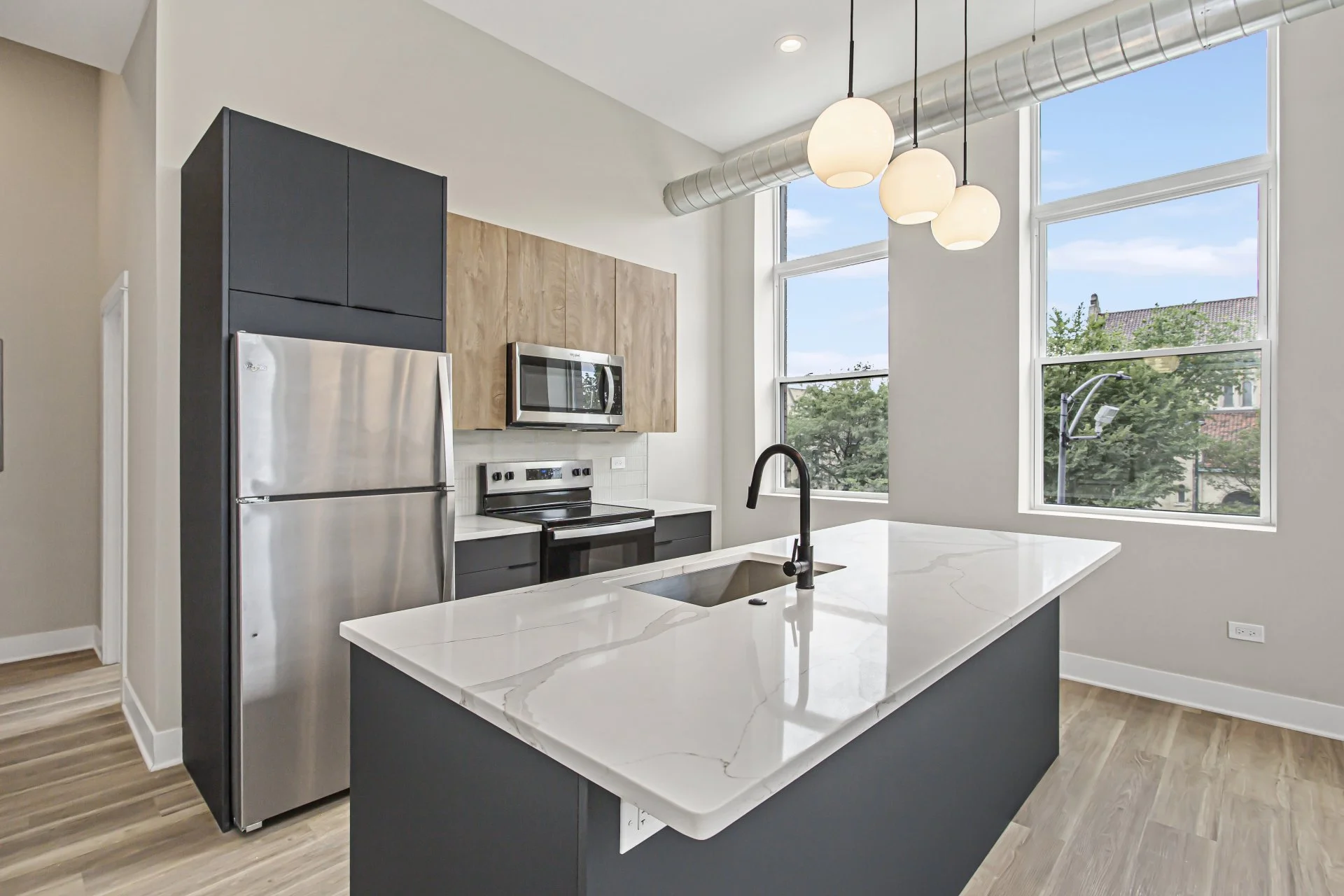 007_hdr_v493217_1kitchen1.jpg