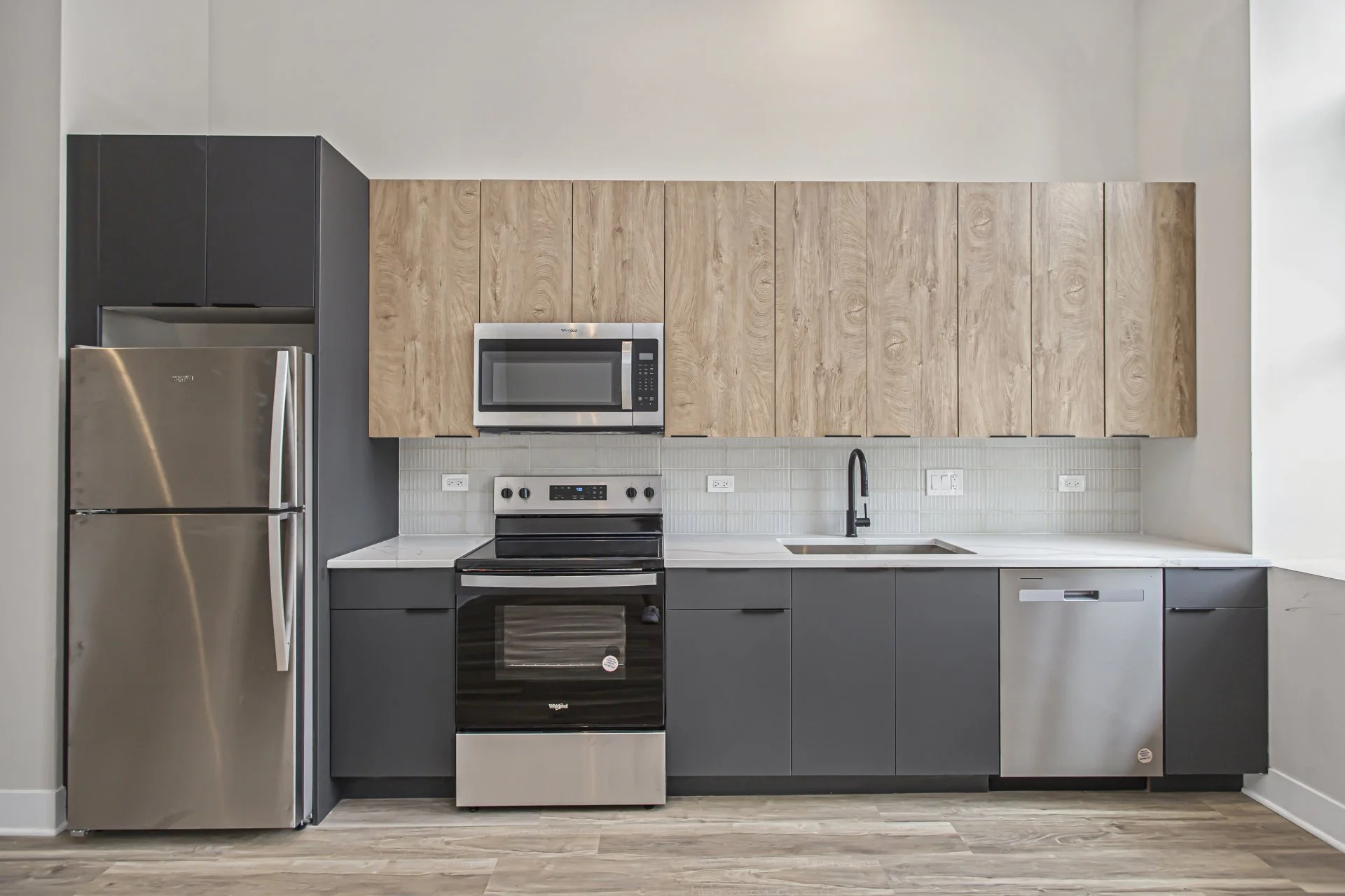010_hdr_v493216_1kitchen1.jpg