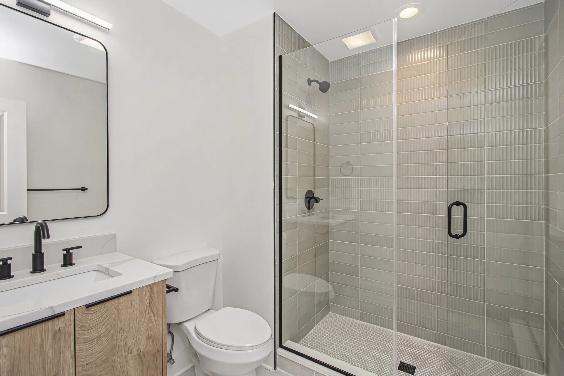 014_hdr_v493217_1bathrooma.jpg