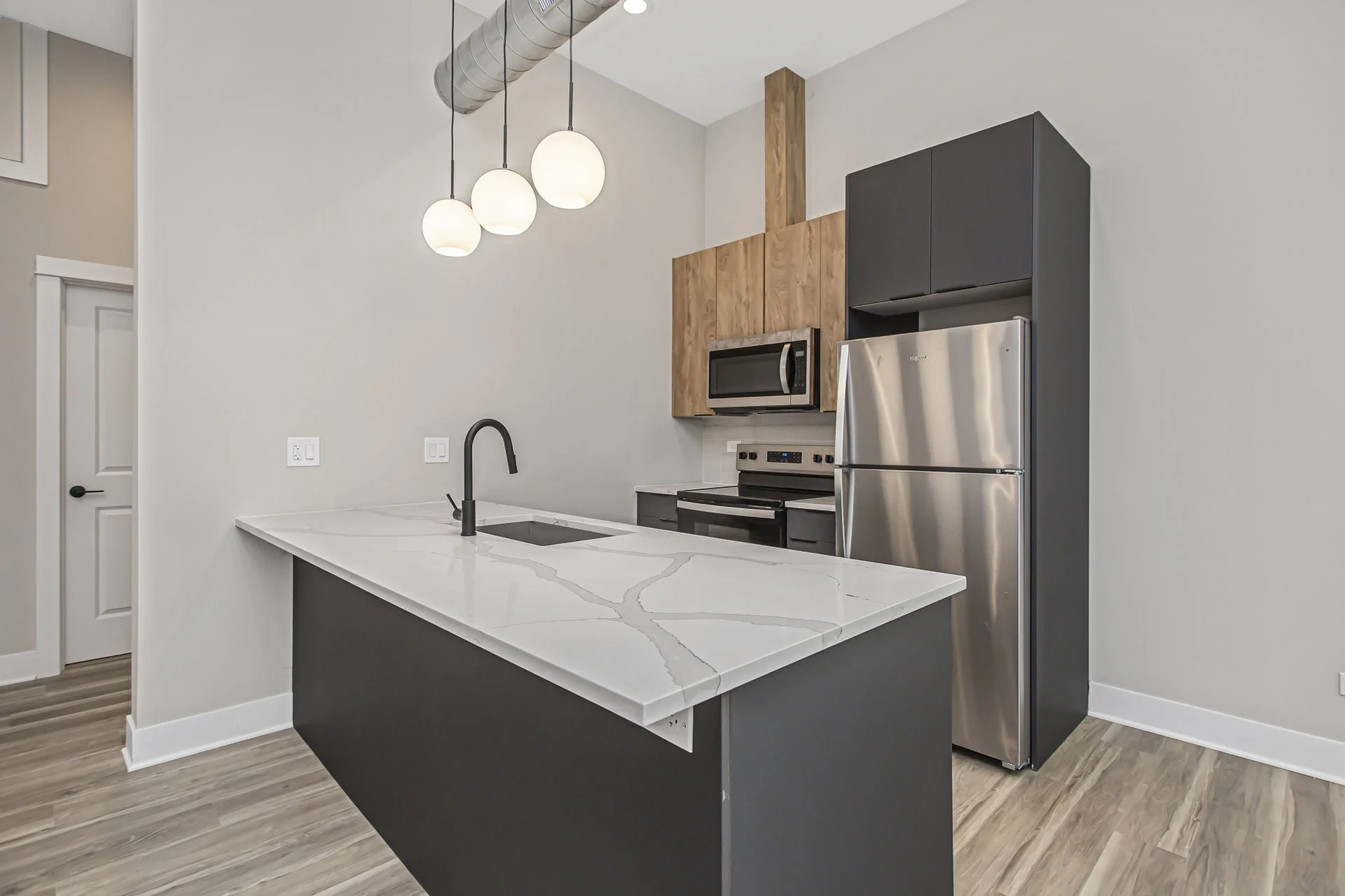006_hdr_v493215_1kitchen3.jpg