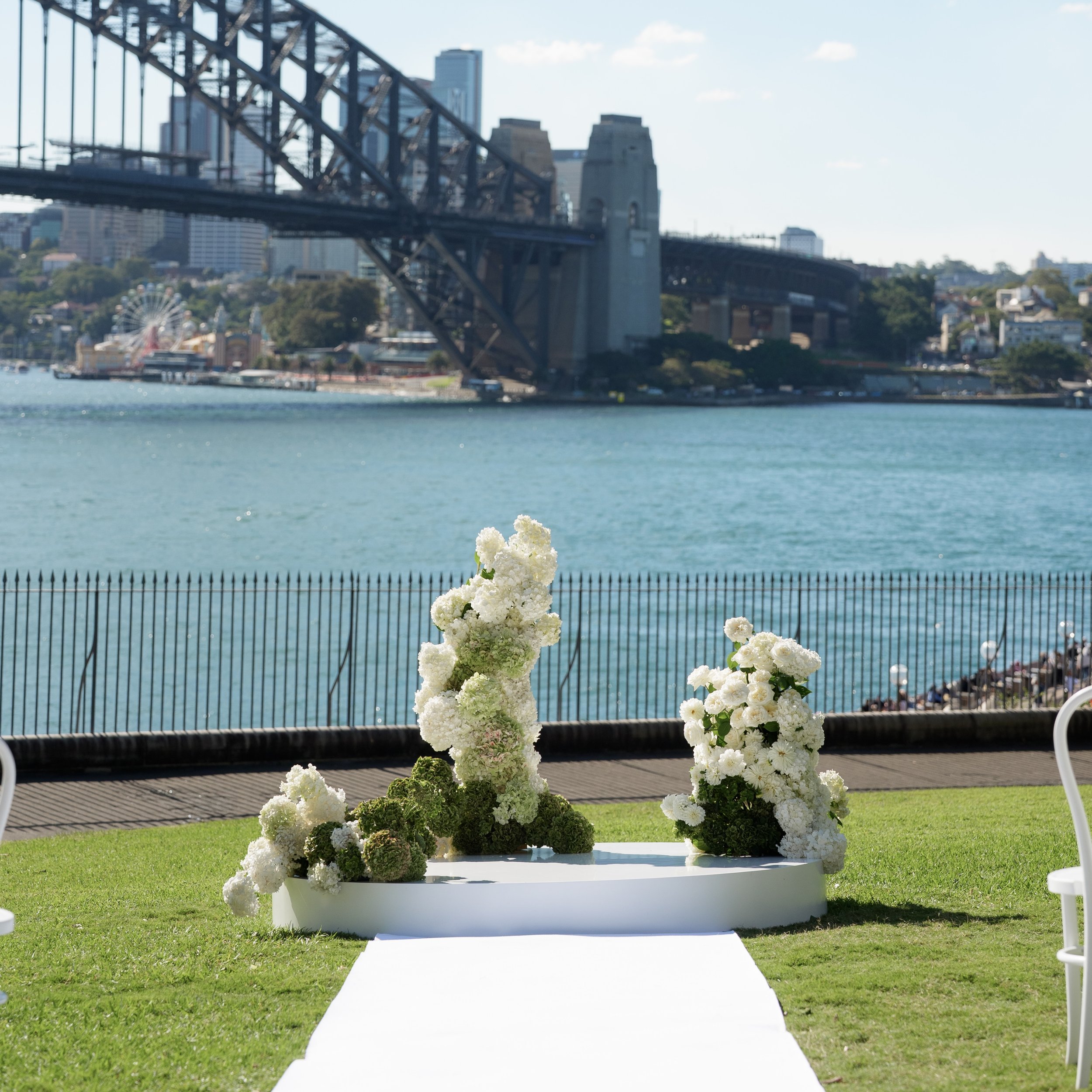 Michael &amp; Talias flowers, surrounded by the most magical scenery in Sydney 😍