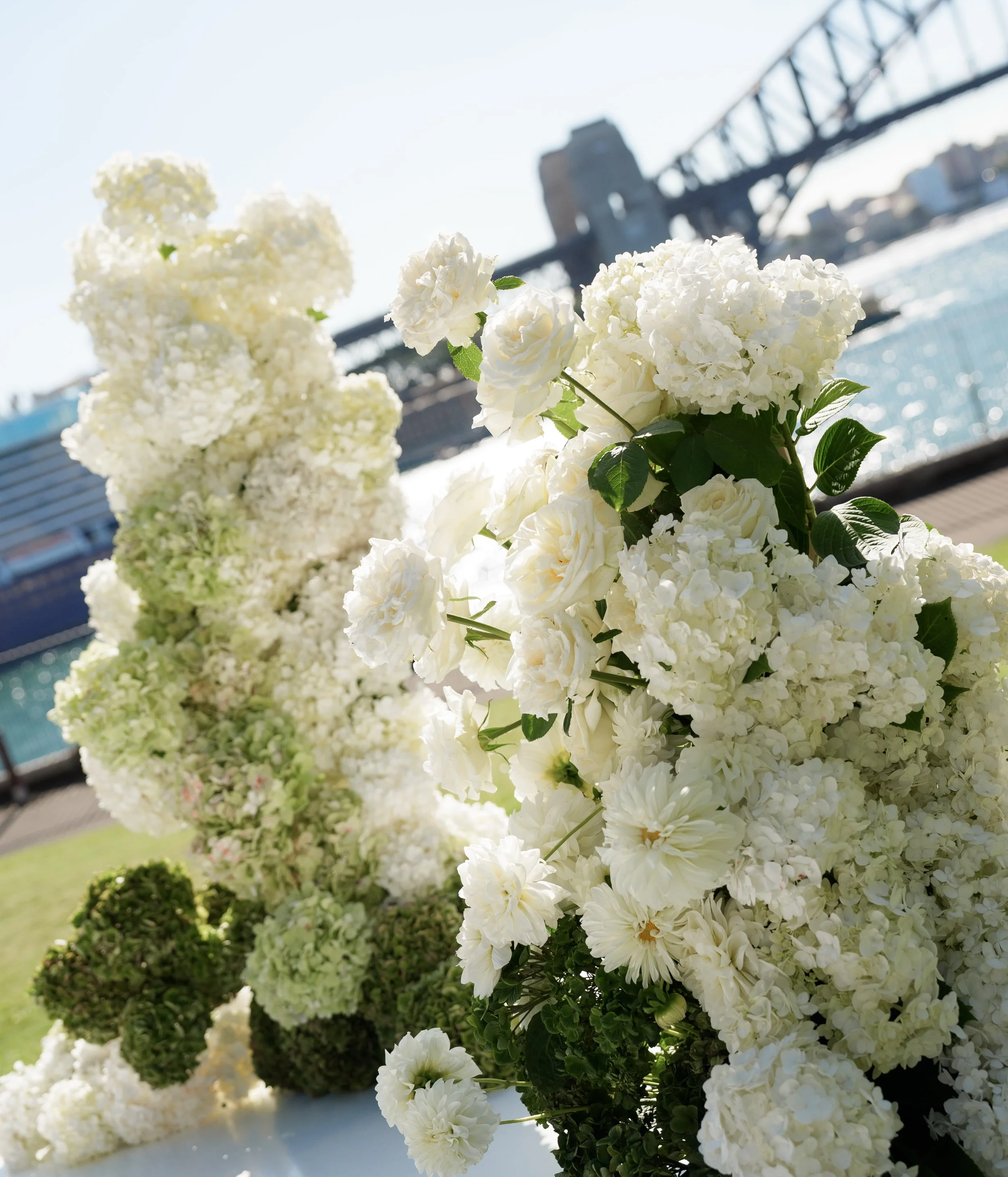 A few of our favourite flowers and our favourite colour palette for Michael and Talias day 😍