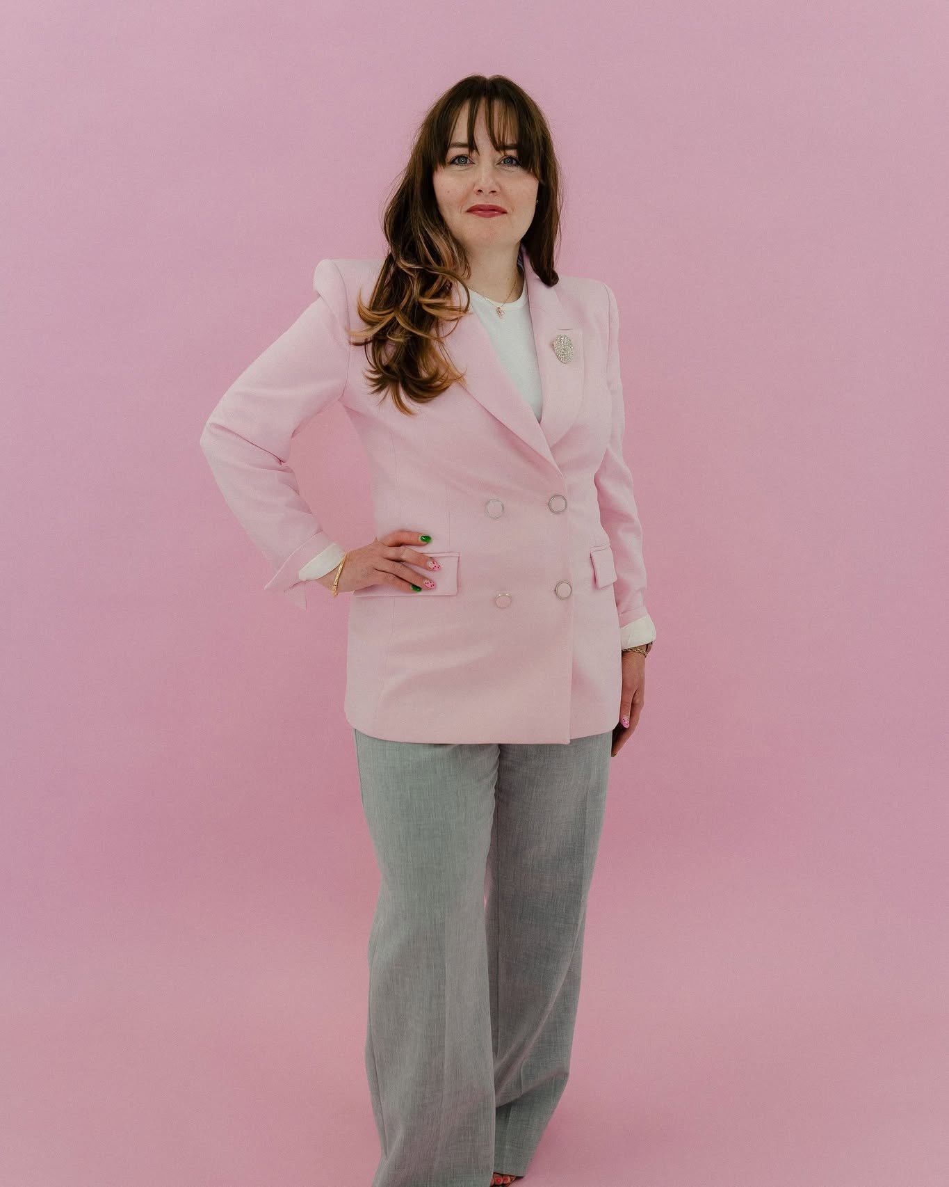 Your headshot should not be the plot twist.

I recently joined a group, and after our first Zoom meeting I realized I wouldn't have recognized a few people from their headshots on LinkedIn. Some of those photos have to be five years old.

Which got m