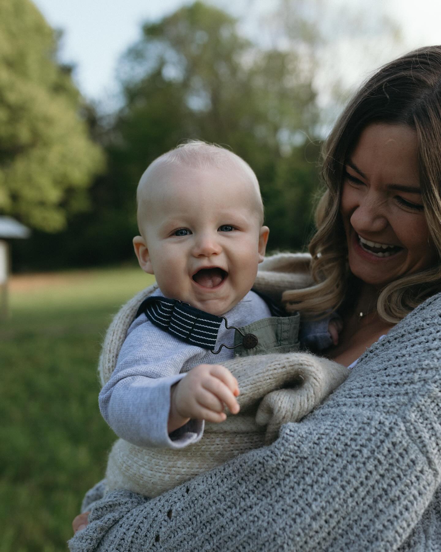 A perfect chilly morning with the fortin family 🤍 anyone else a sucker for a baby in overalls???