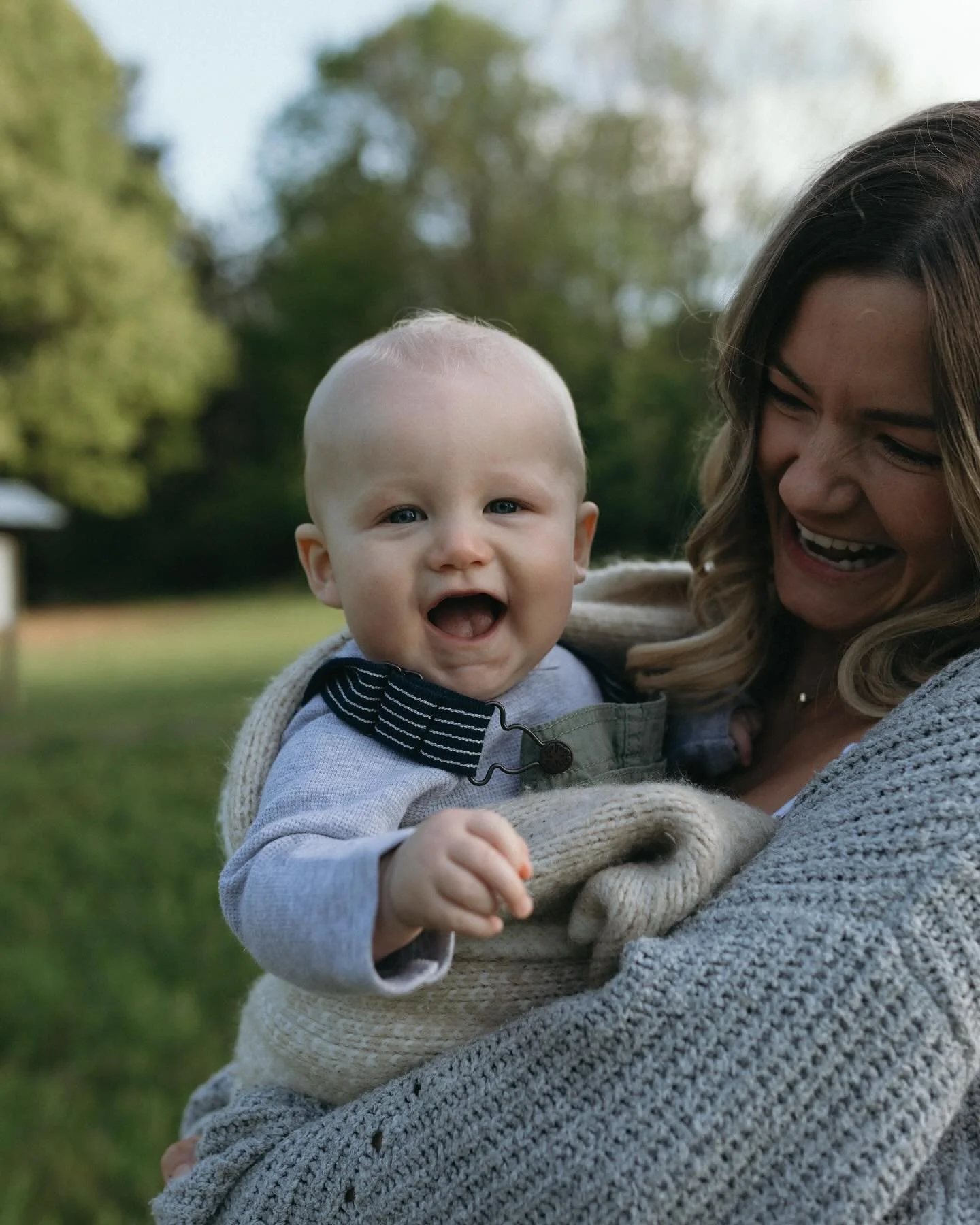 A perfect chilly morning with the fortin family 🤍 anyone else a sucker for a baby in overalls???