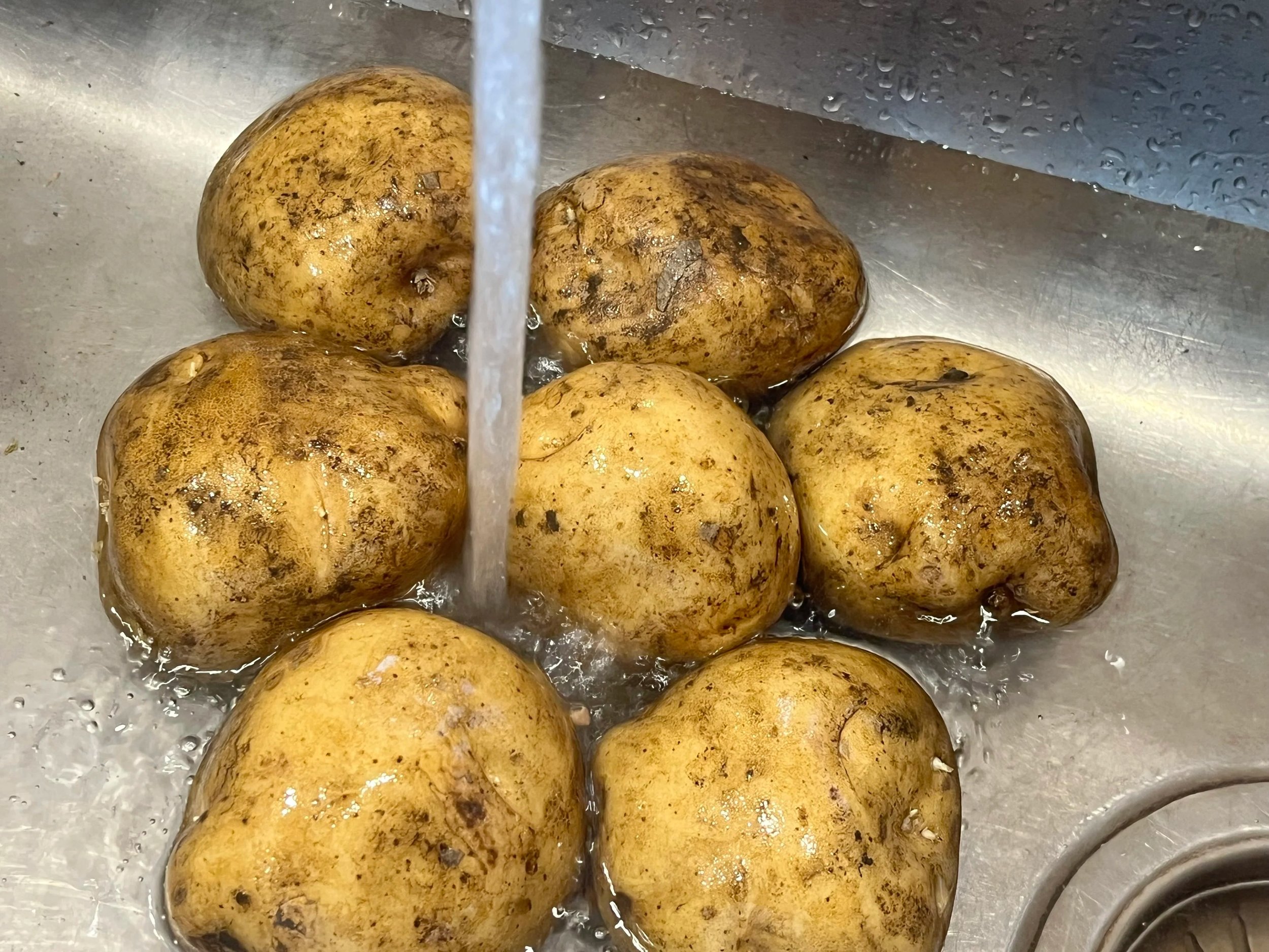 wash potatoes