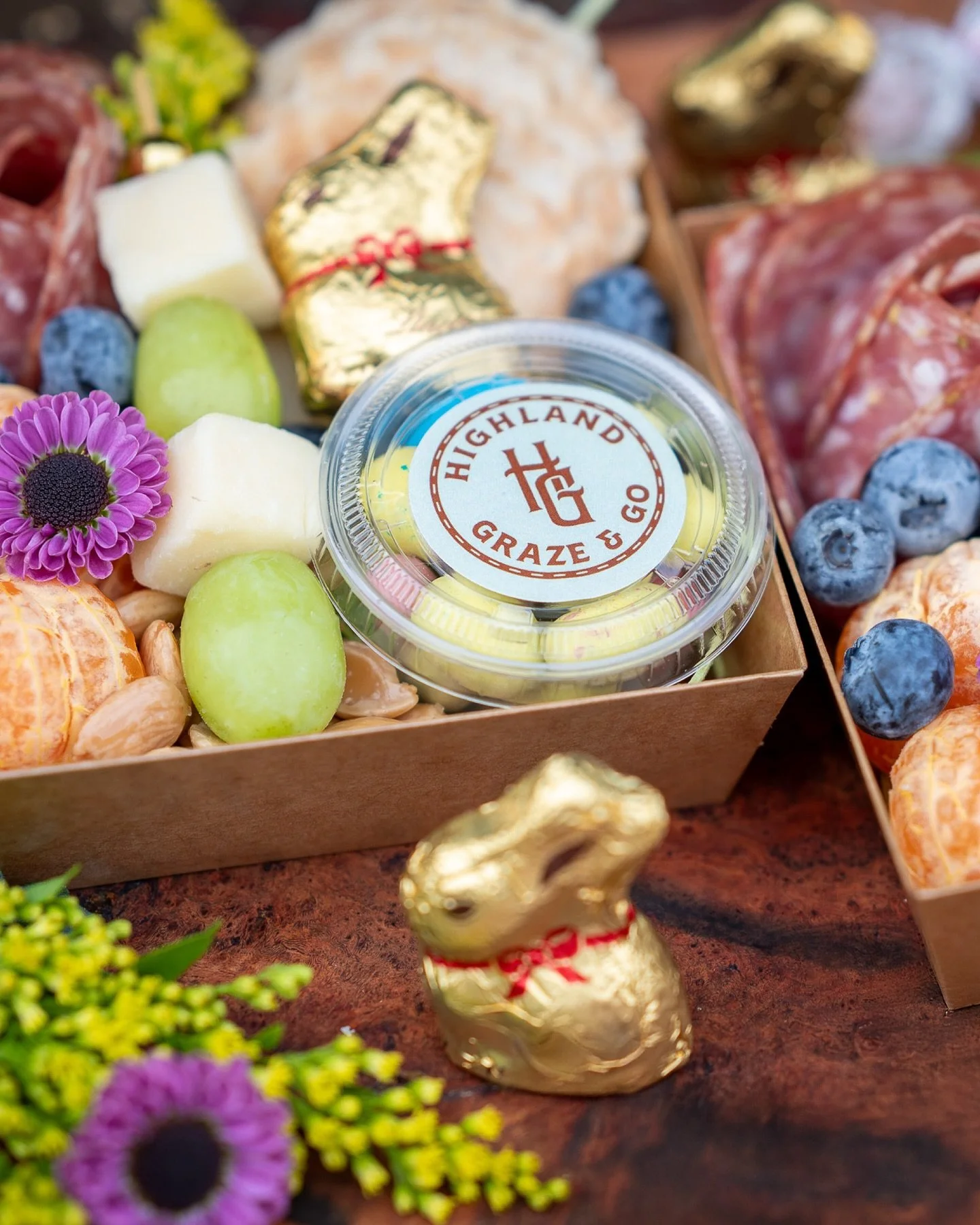 Hoppin&rsquo; into Easter with mini boxes full of tasty bites! 🐰🌸 #EasterCharcuterie #SpringSnacks

Make sure everyone at your next holiday event feels special with customizable mini charcuterie boxes. Each guest can have their very own box of tast