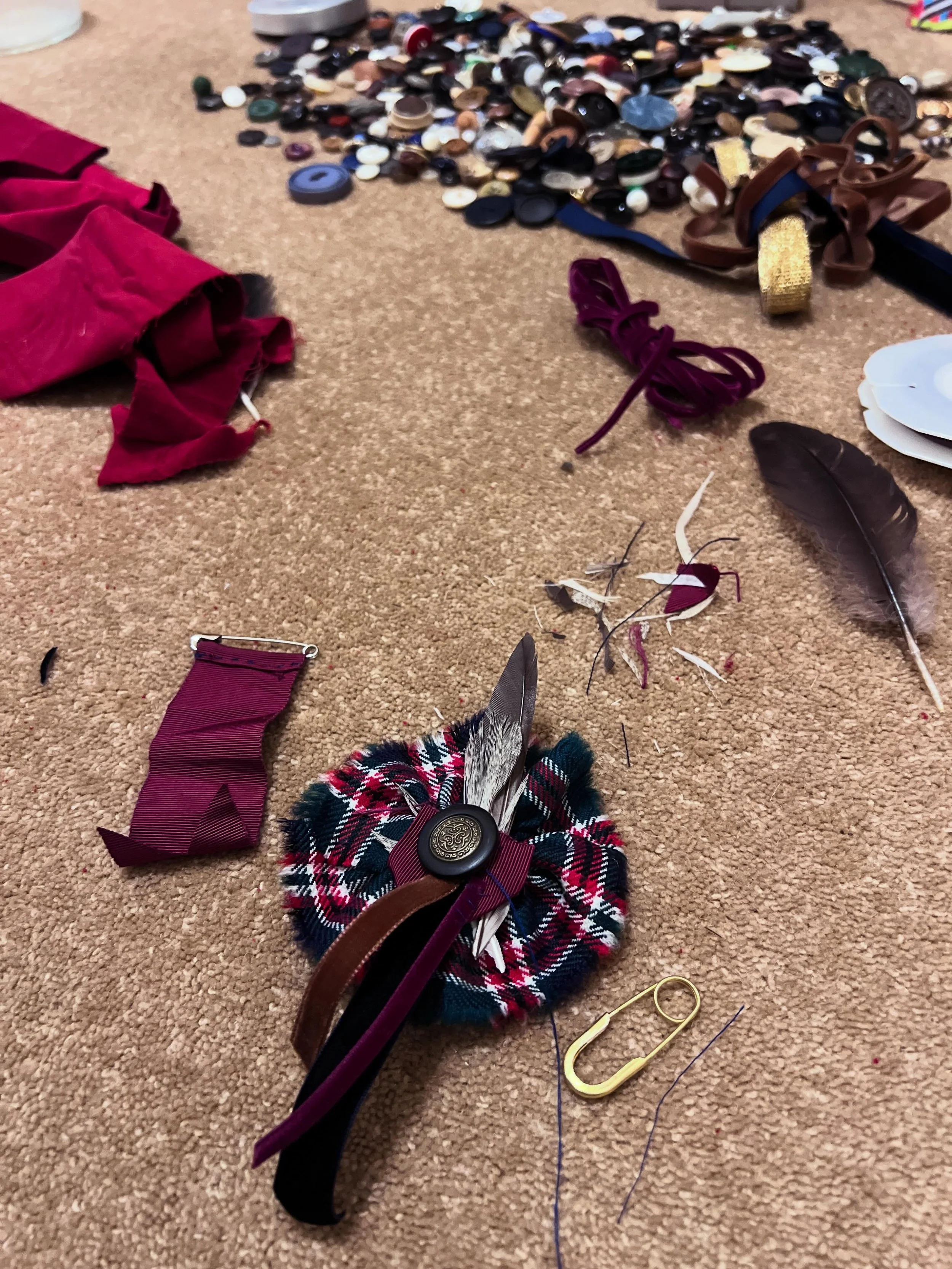 Playing around with Scottish brooch pins. Made with tartan scraps from Edinburgh last year and vintage notions. Pulls together so many of my little collections and fascinations. Love you @_fawngunn_ 🏴󠁧󠁢󠁳󠁣󠁴󠁿