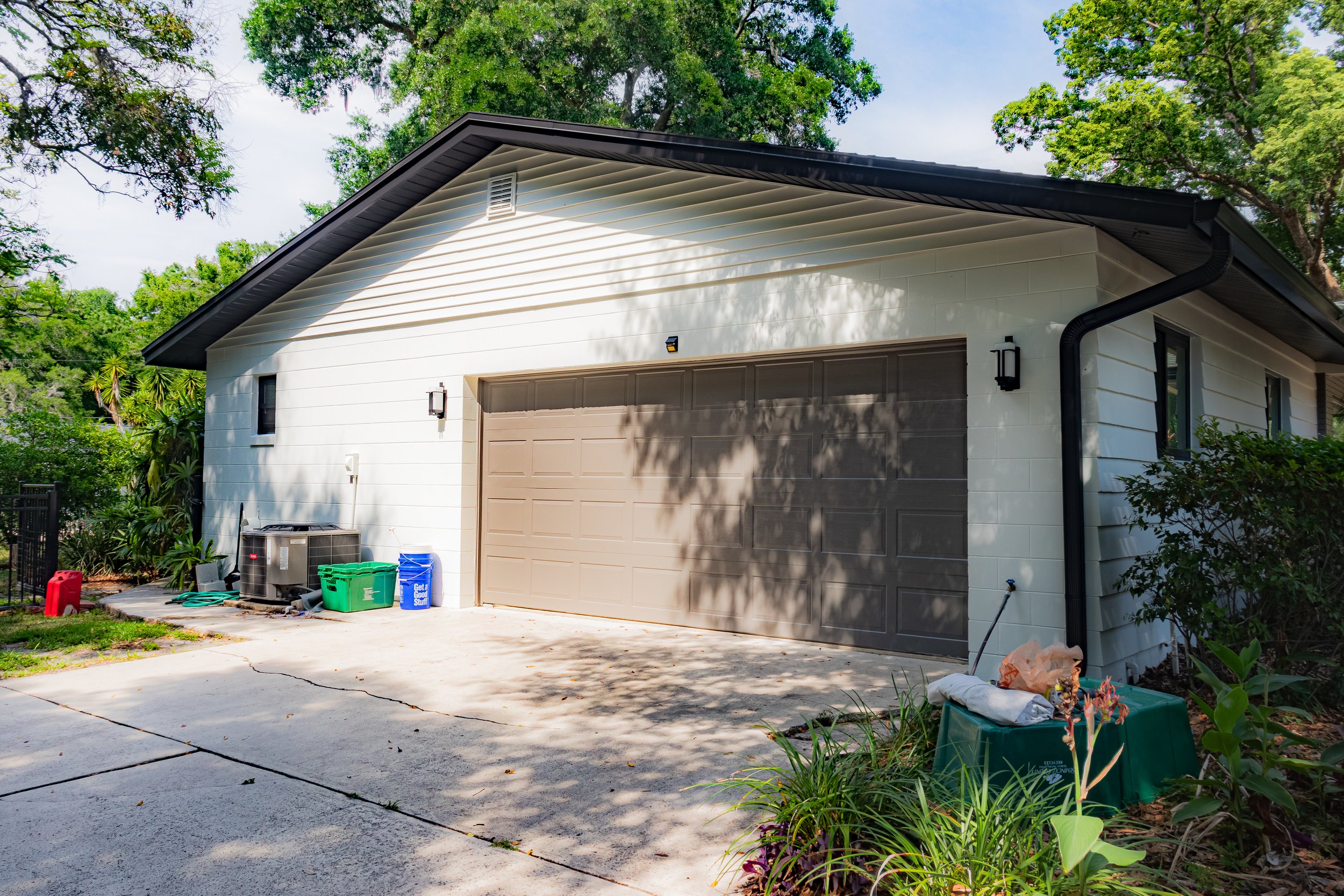 Professional exterior house painting in Winter Garden FL — freshly painted white suburban home by LG Master Painting with smooth finish and curb appeal.