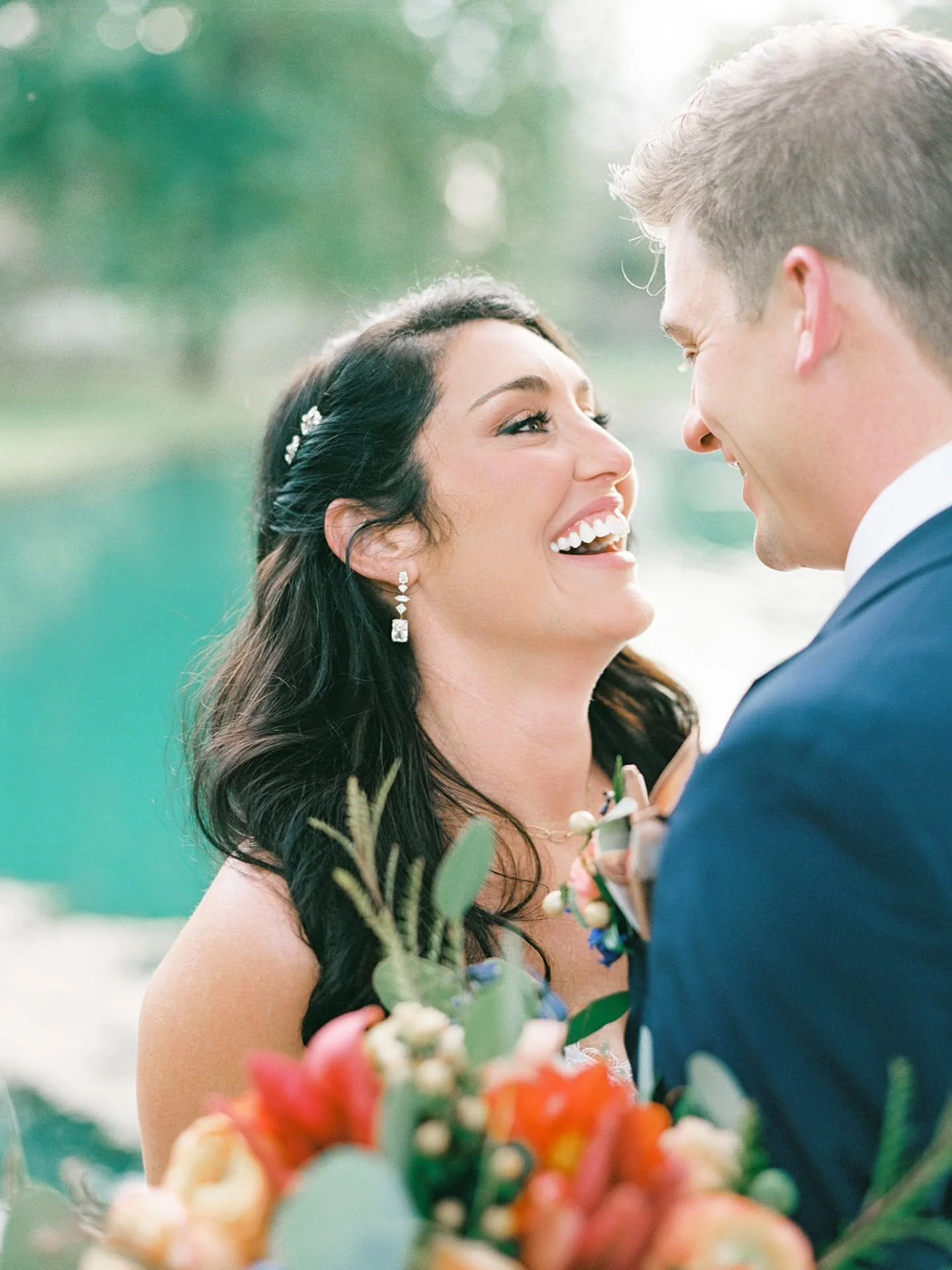 Lauran &amp; Tyler | Knoxville, Tennessee
There&rsquo;s something extra special about a private residence wedding. Intimate, heartfelt, and filled with personality. From their vows by the water to the laughter that carried through the evening, every 