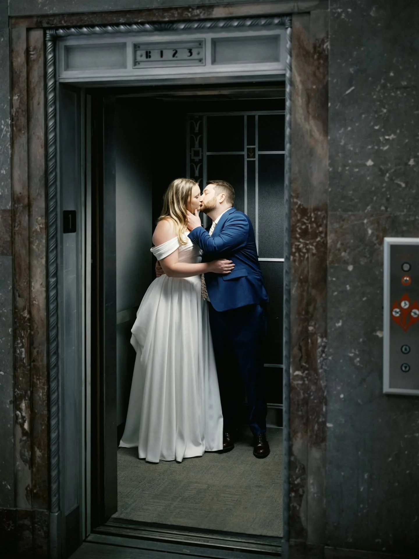 Downtown Knoxville and Private Residence wedding? Yes please!

Coordinator: Kimberly Sherwood
Hair and makeup: @bandsandblush_
Catering: @sweetpbbq
Rentals: @aopartyrentals 
Film Lab: @photovision.co