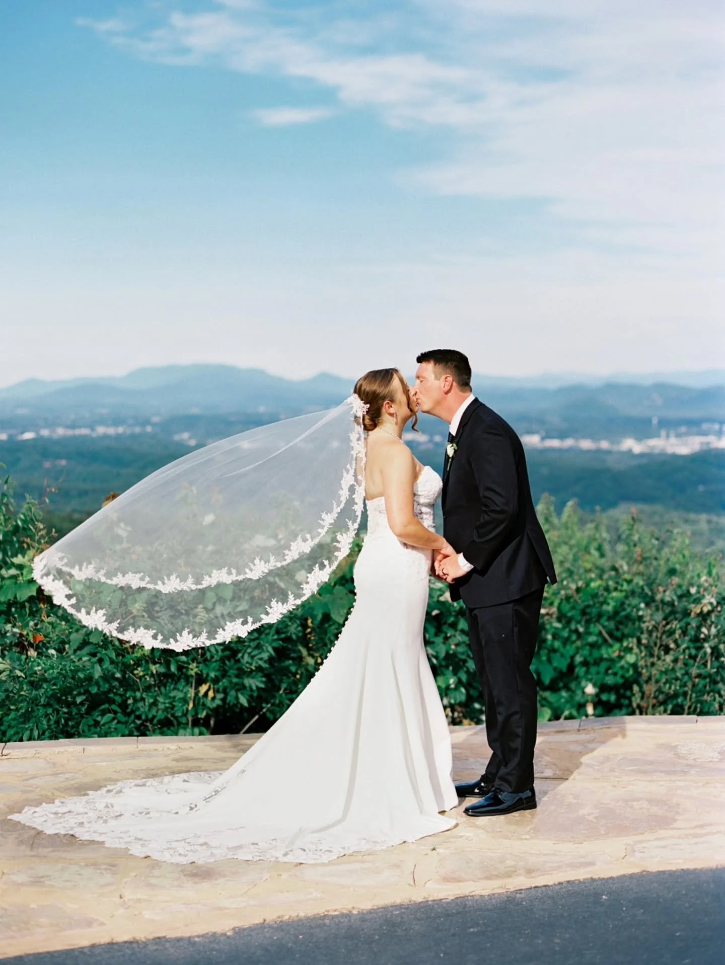Gorgeous Summer Wedding!
Congratulations Makenzie &amp; Carter 

Venue: @thetrilliumvenue
Wedding Planner: @customlovegifts 
Florist: @echelonflorist 
Hair &amp; Makeup: @knox_babe_tribe 
Dj: @smokeymtnsounds 
Catering: @rothchildcatering
Cake: @heid