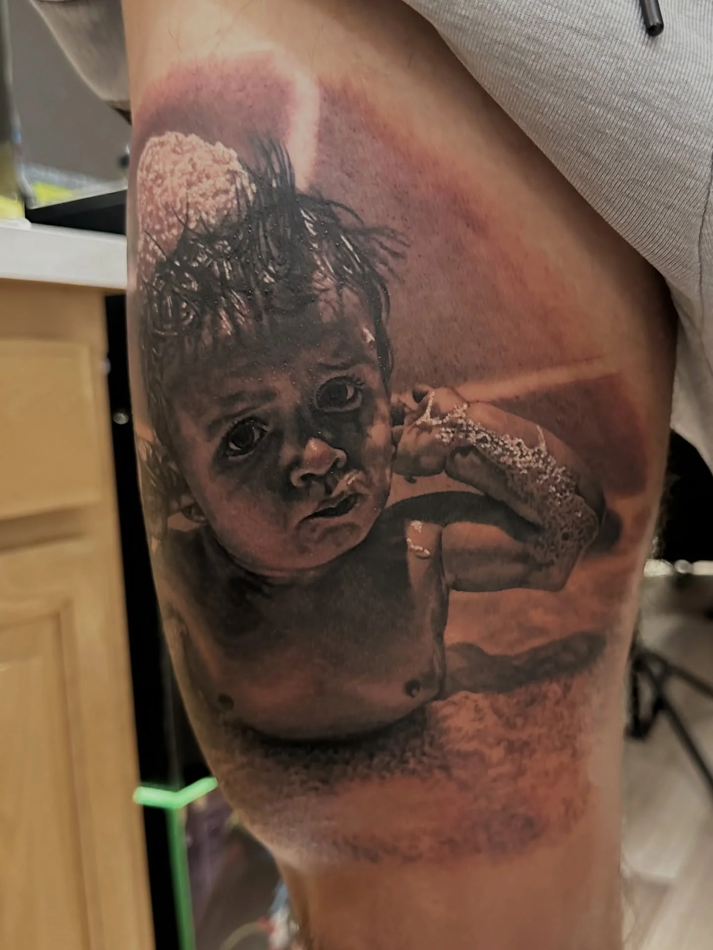 Did this portrait last week 👶🏻🛁
Photo taken with no light no filter just iPhone. 
I feel like I need to learn how to take photos of my black n grey tattoos, anyone have any tips on getting the best photos of fresh black n grey without editing?

Ha