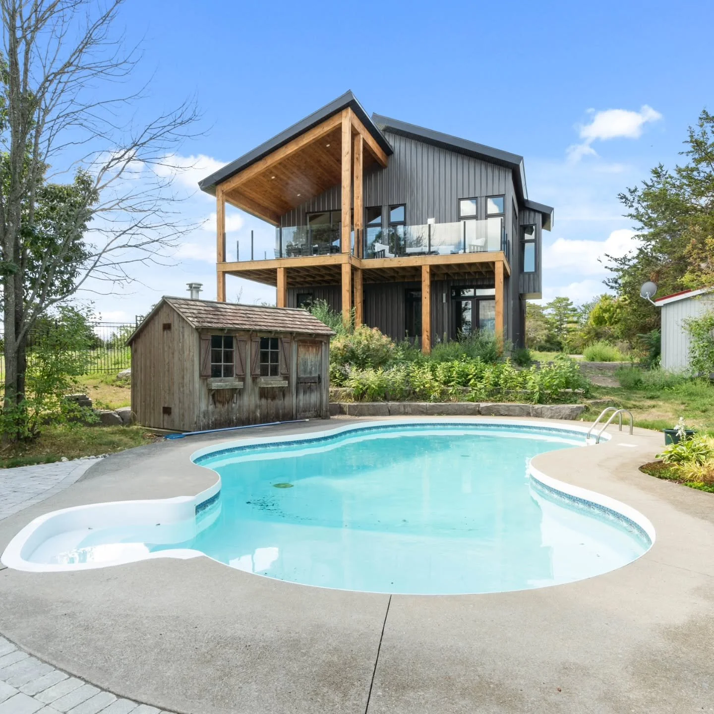 Our completed new build on Lake Of The Mountain.@baileycarpentrypec @realharlandbrough @eastofurbaninteriors @ki_electrical_services_inc