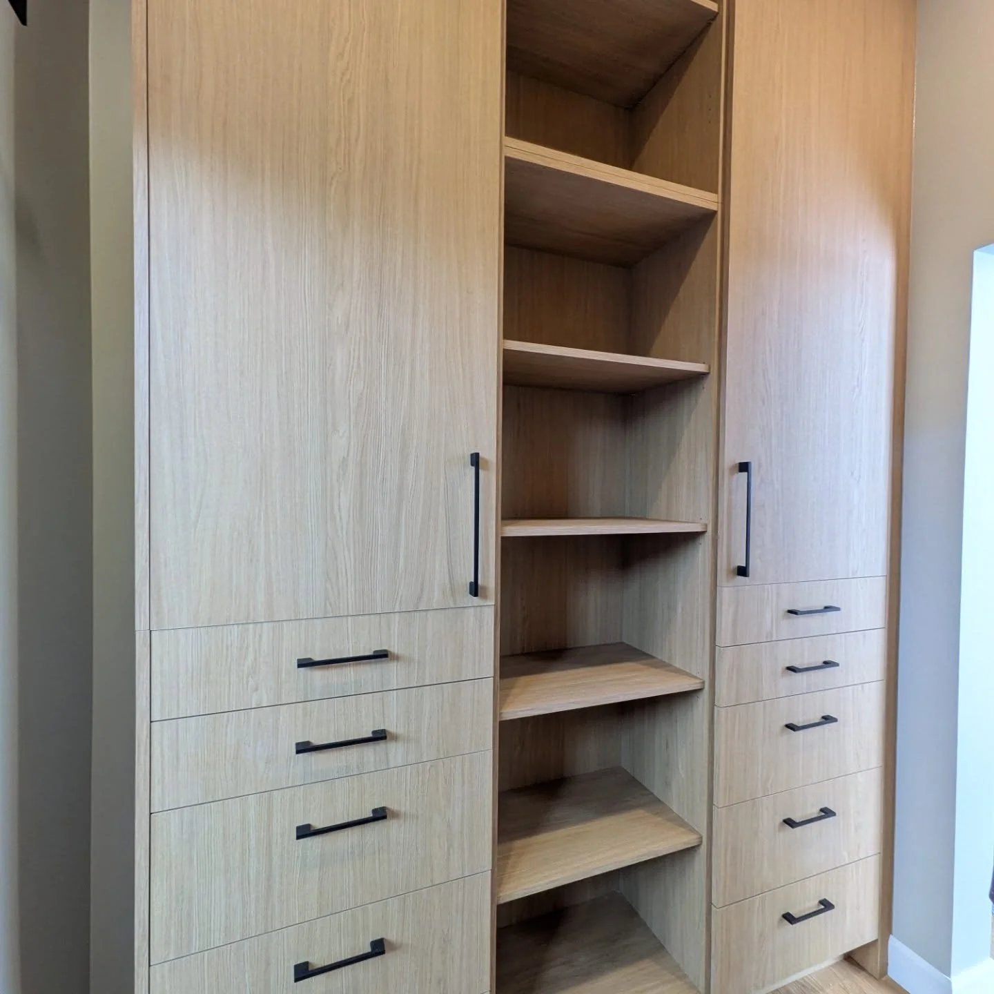 Custom closet install at our Lake On the Mountain Build.@eastofurbaninteriors @baileycarpentrypec @canadianacabinets