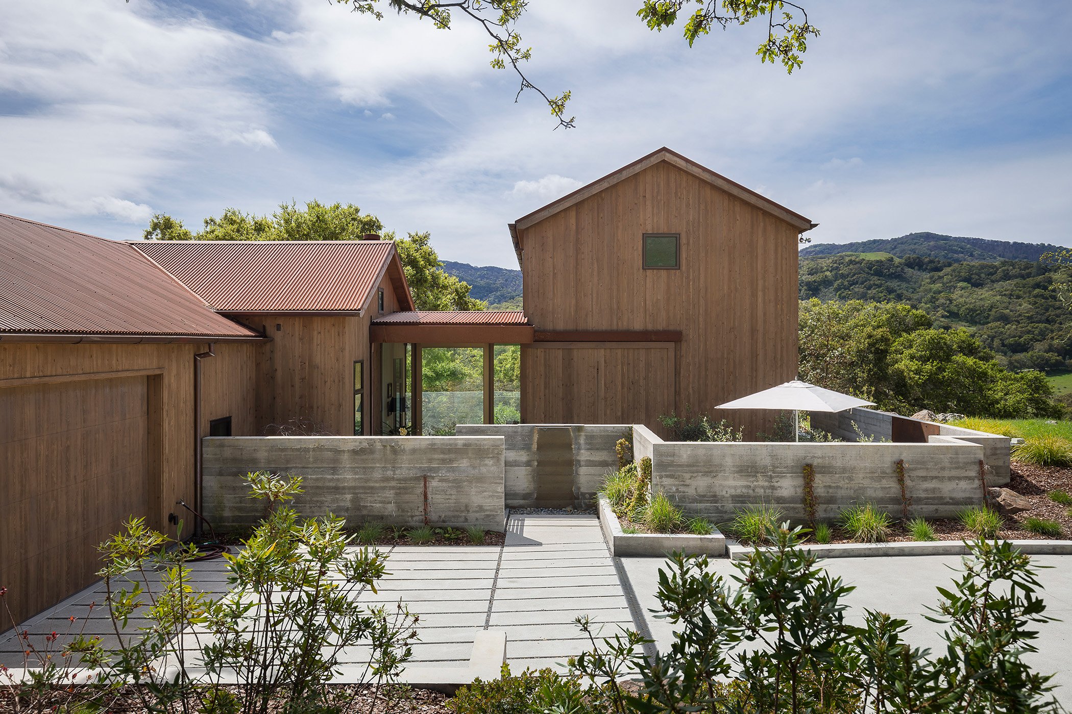 1-5 Red Tail Trace-2_MT.jpg