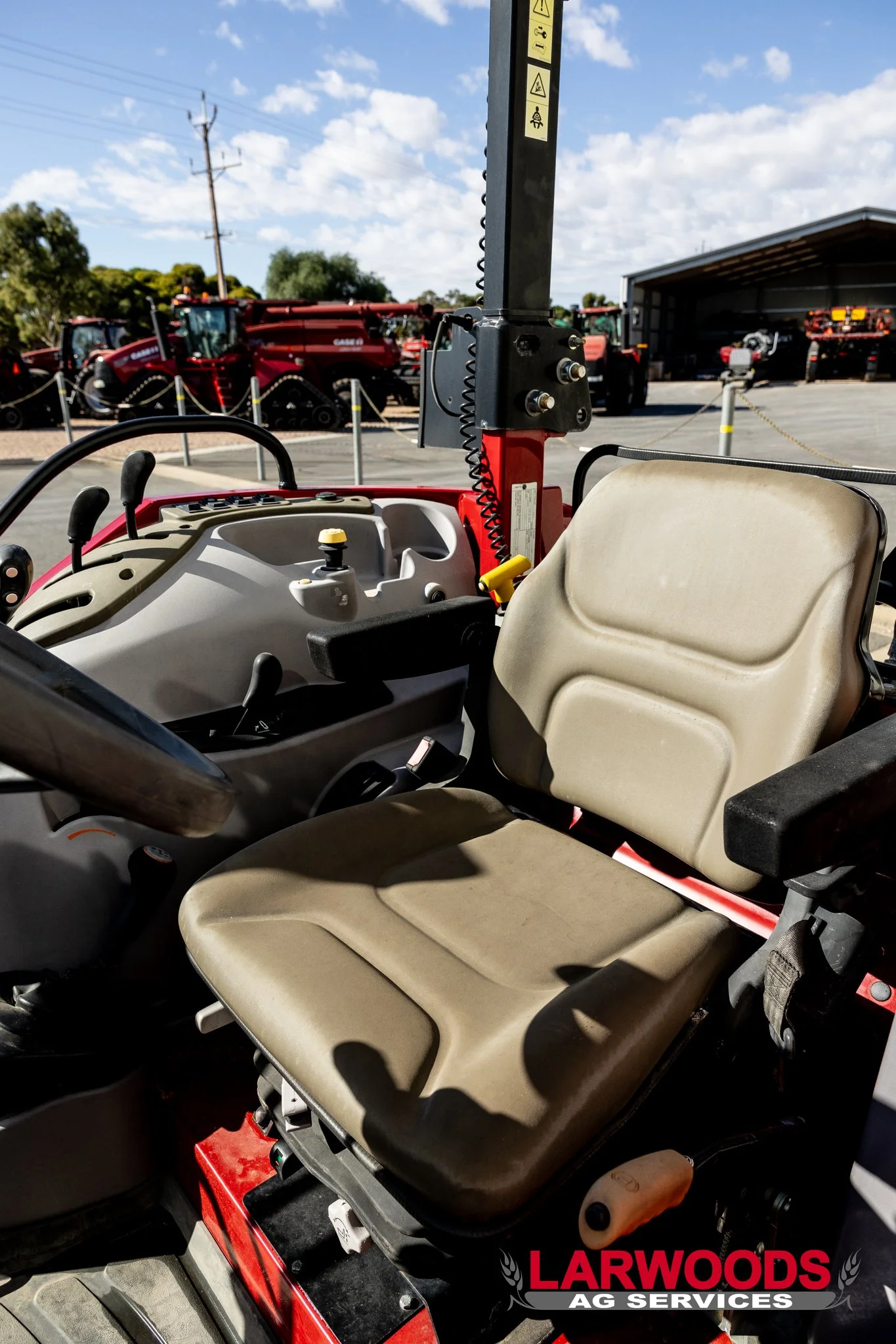 CASE IH FARMALL 115C-04.jpg