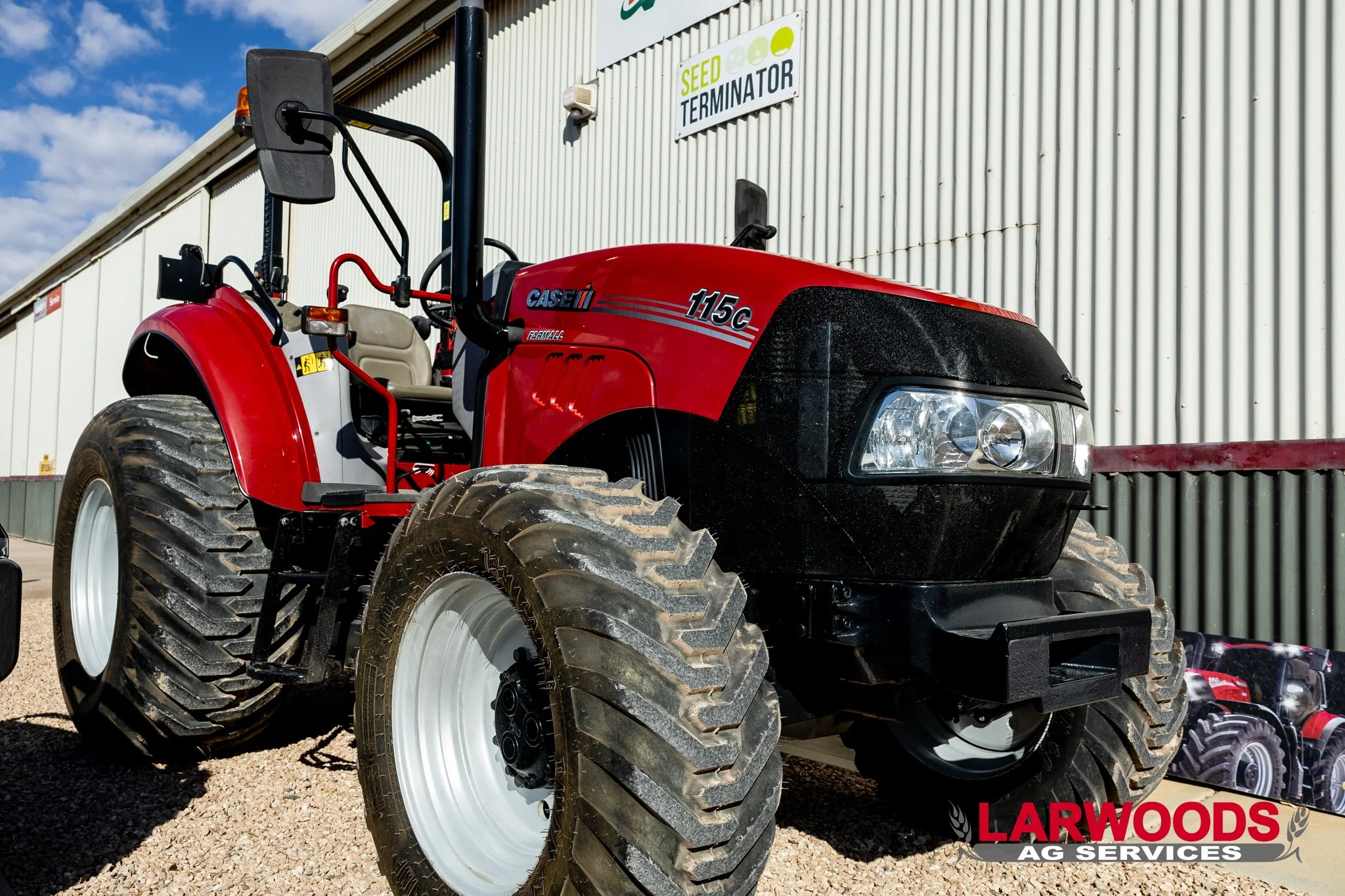 CASE IH FARMALL 115C-01.jpg