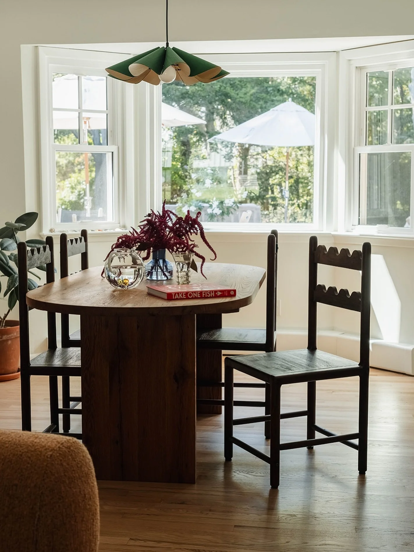 The photos are in for my Sag Harbor project, and I can&rsquo;t wait to share them all soon! 🌊

Photography by @julianbracero 

#interiordesign #hamptonsinteriors #diningroomgoals #njinteriordesigner #whiteoak #interiordesigner #homeinspo #bigmollusk