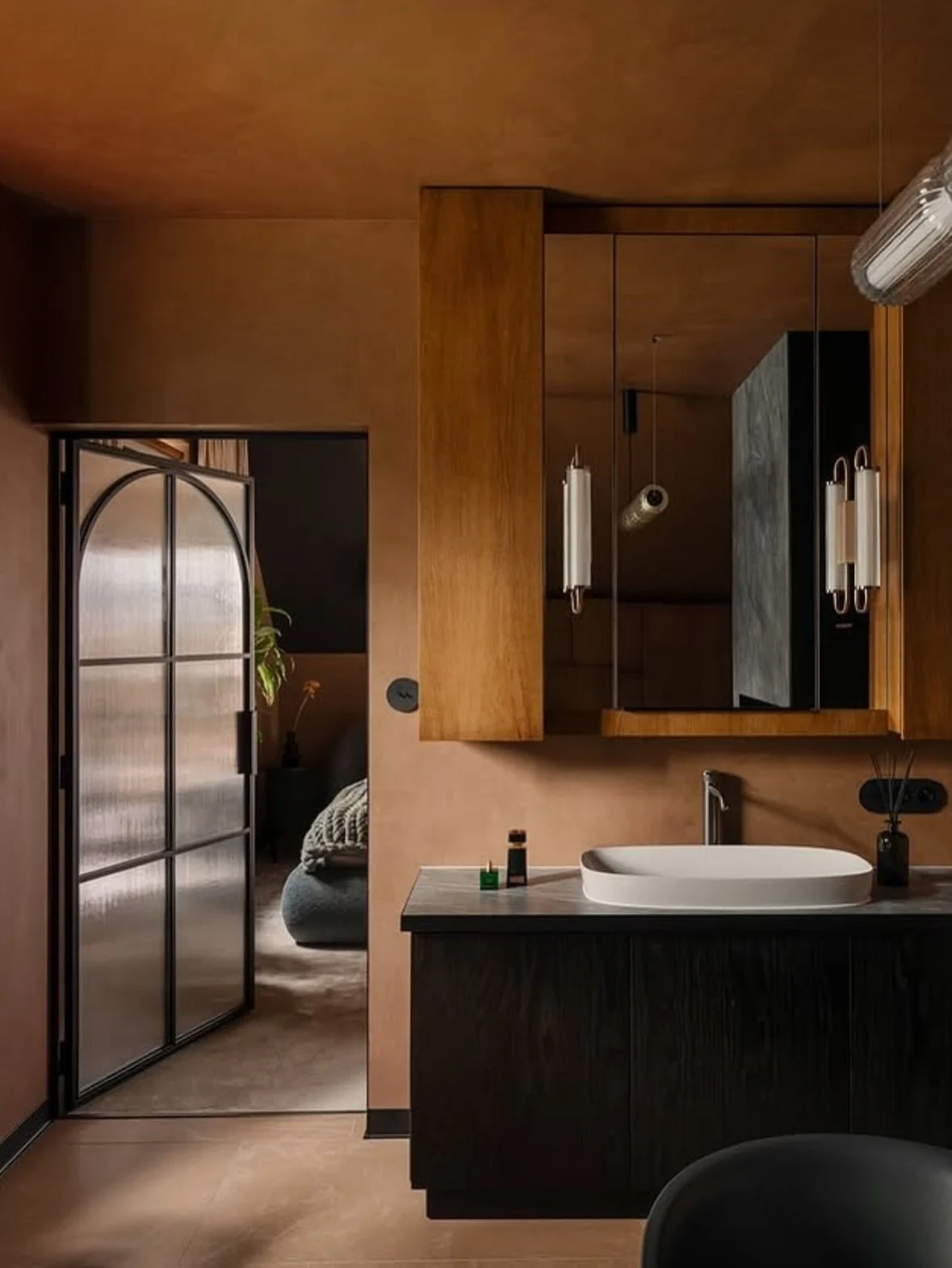 Four bathrooms that have caught my attention lately &mdash; each proves that fearlessness and restraint are not mutually exclusive.

1. @razoo_design 
2. @furora.studio 
3. @nastyakorp 
4. @mistovia 

#interiordesign #bathroomdesign #bathroominspo #e