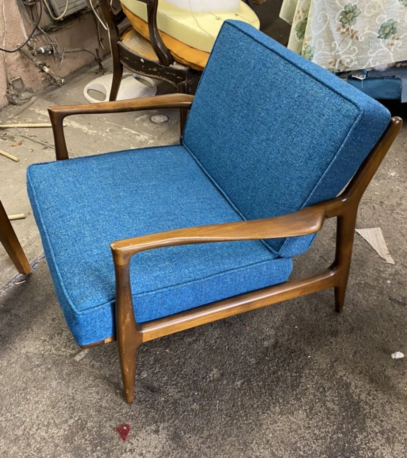 reupholstered-chair-armchair-dining-chair-antique-midcentury-modern-custom-furniture-fabrics15.jpeg