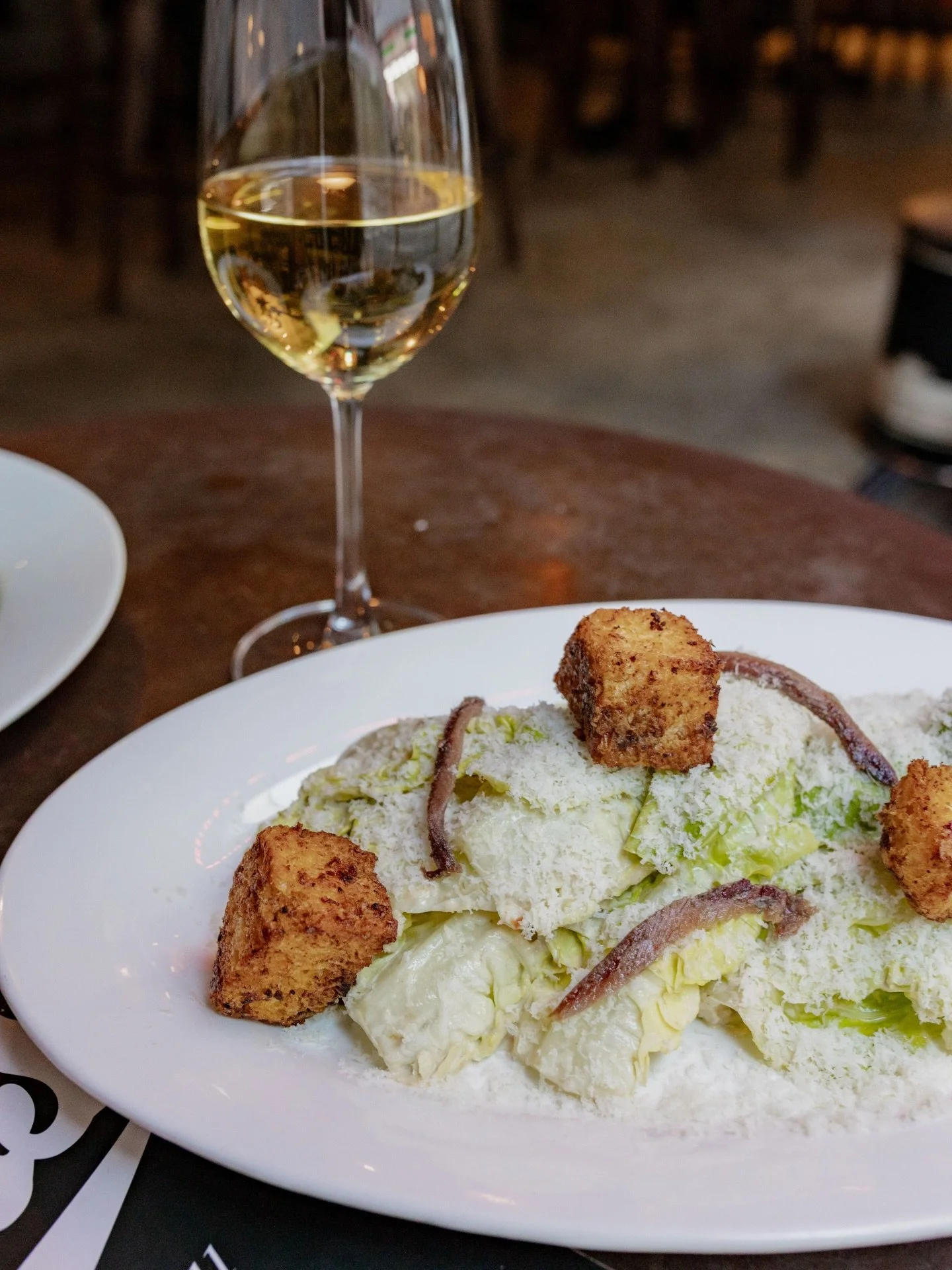 This is how we do Caesar Salad.
Fresh Romaine &amp; Little Gem, anchovies, buttery brioche croutons, finished with shaved parm.
Want more croutons? say the word.

#NewYorkItalian