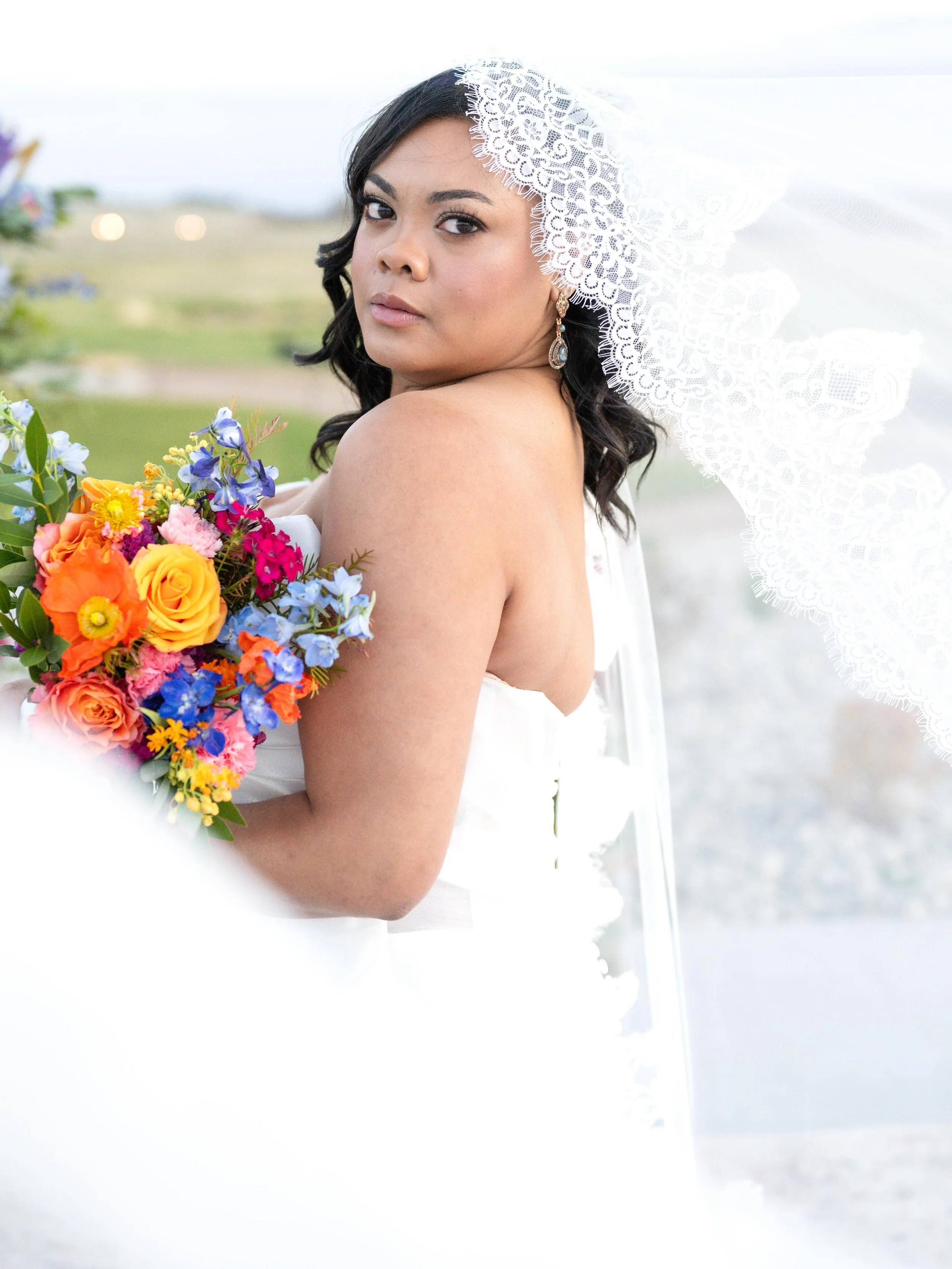 Honestly I have no words, this beautiful woman is the perfect frame for my flowers. Thank you @miss_jaylynn 😮&zwj;💨💛

Venue @cherryvalleyvenue
Planner @weddingsbyjay_
Photo @_whitneymphoto 
Hair @erikanicolehair5280
Makeup @briannamaciasco
Florals