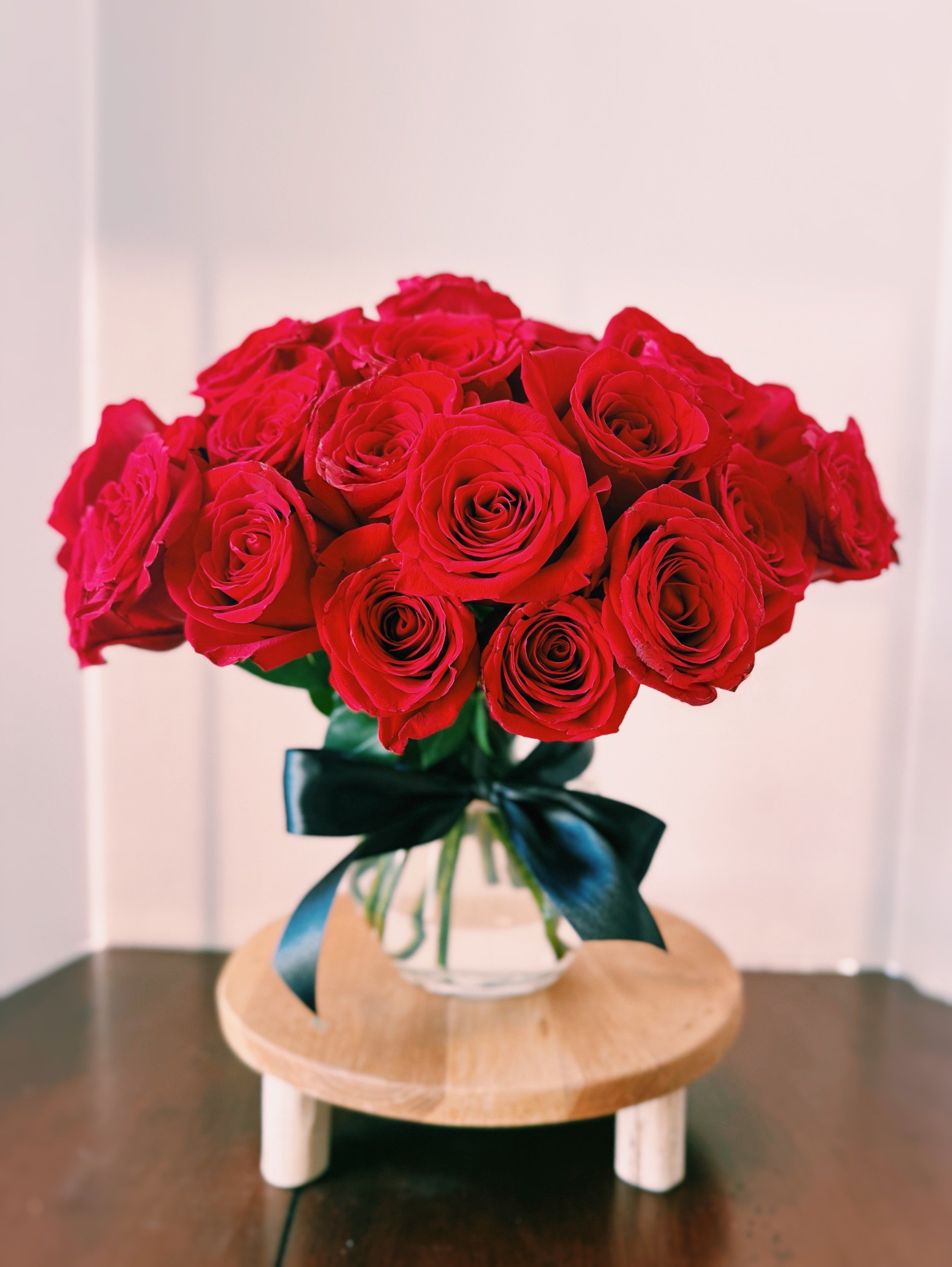 Dozens of Roses | Arrangement in Glass