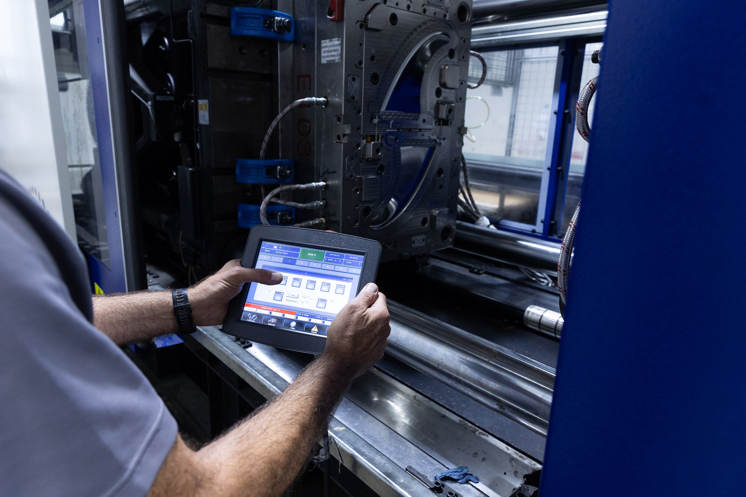 Plastic injection molding machine