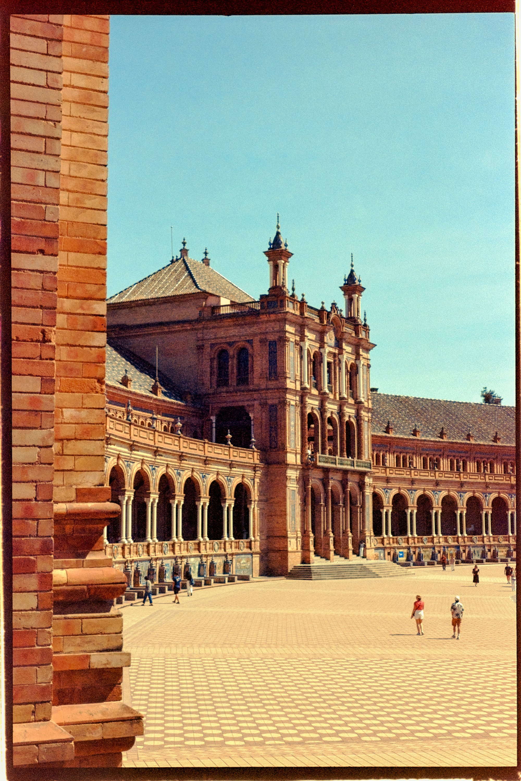 20240708_Sevilla_2024_Nikon F3_Portra 400_3716-positive.jpg