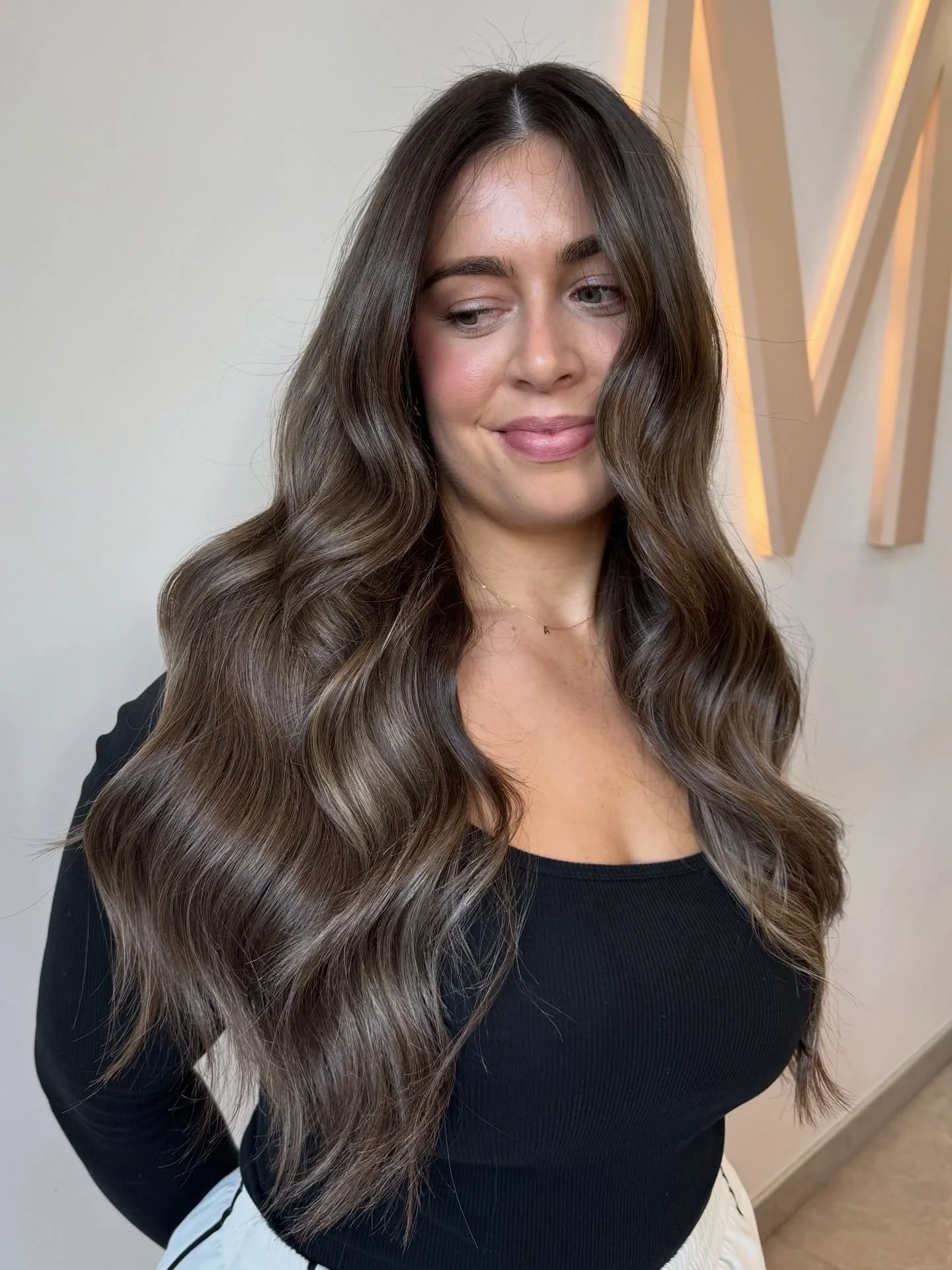 @mariagerashair dropping this Bronde on us 😮&zwj;💨

Foiled using @alexlovescolour 
Coloured using @randco @roguebeauty_official 

#brownhairwithhighlights #bronde #dimensionalbrunette #brunettebalayage