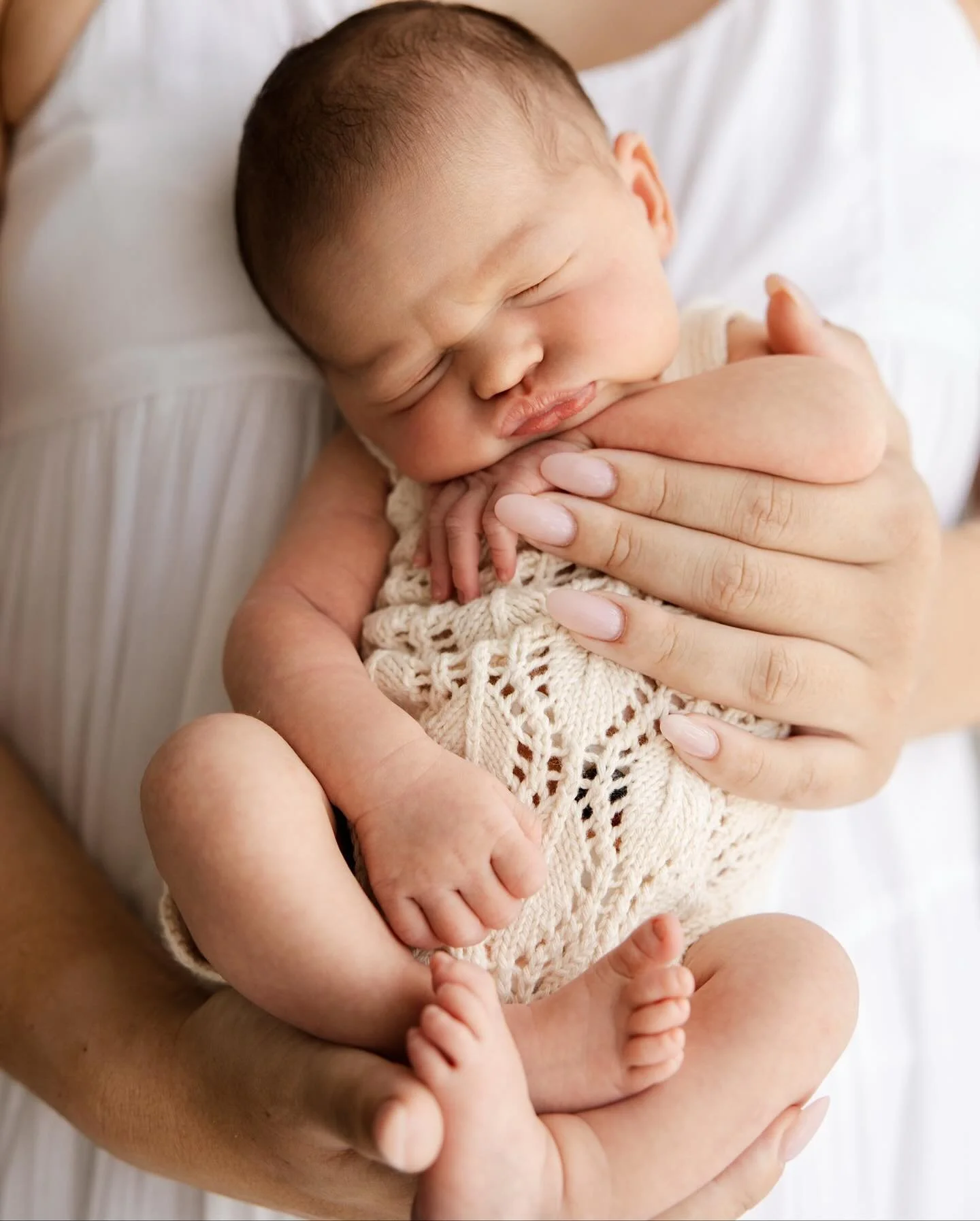 🥰 Little Mia, still the youngest baby ever to visit my studio! 🥰

#brisbanenewbornphotographer 
#brisbanenewbornphotography 
#newbornposing 
#newbornposingideas