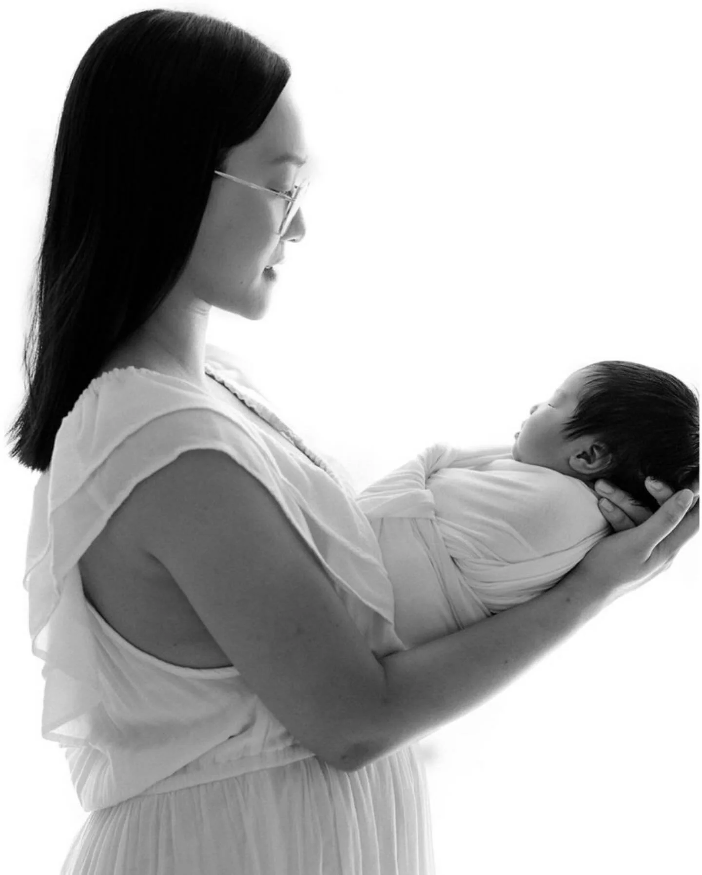 It was a full family affair when beautiful little Eleanor came to visit. I photographed her, now very serious, big brother when he was just two weeks old. I always love seeing my families grow❤️

#brisbaneohotographer 
#newbornphotography 
#brisbanen