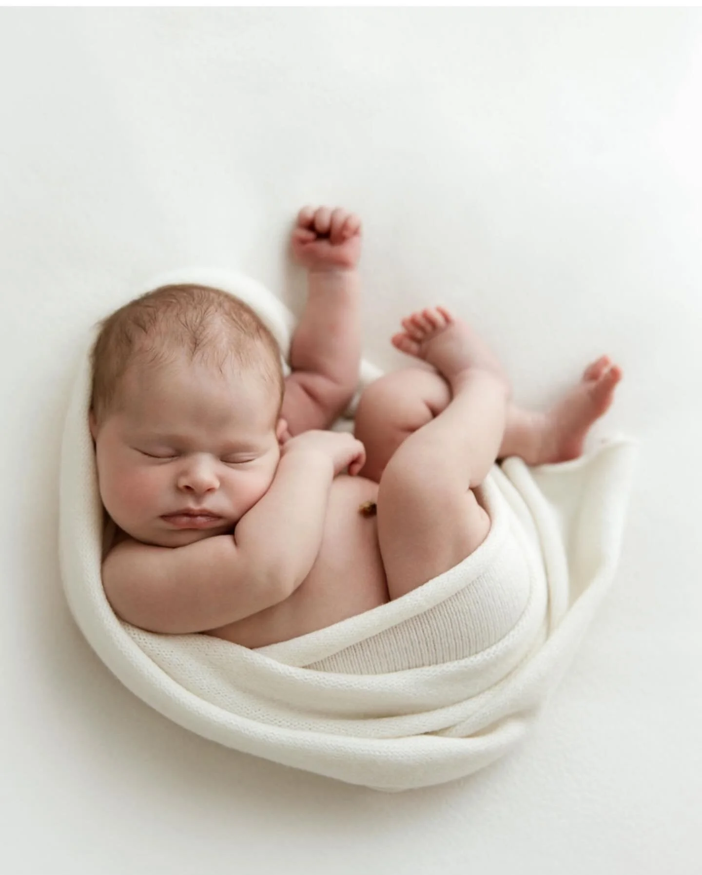 Beautiful baby Bella was such a dream!😍

#brisbanenewbornphotographer 
#wynnummanly 
#newbornohotography 
#newbornpose