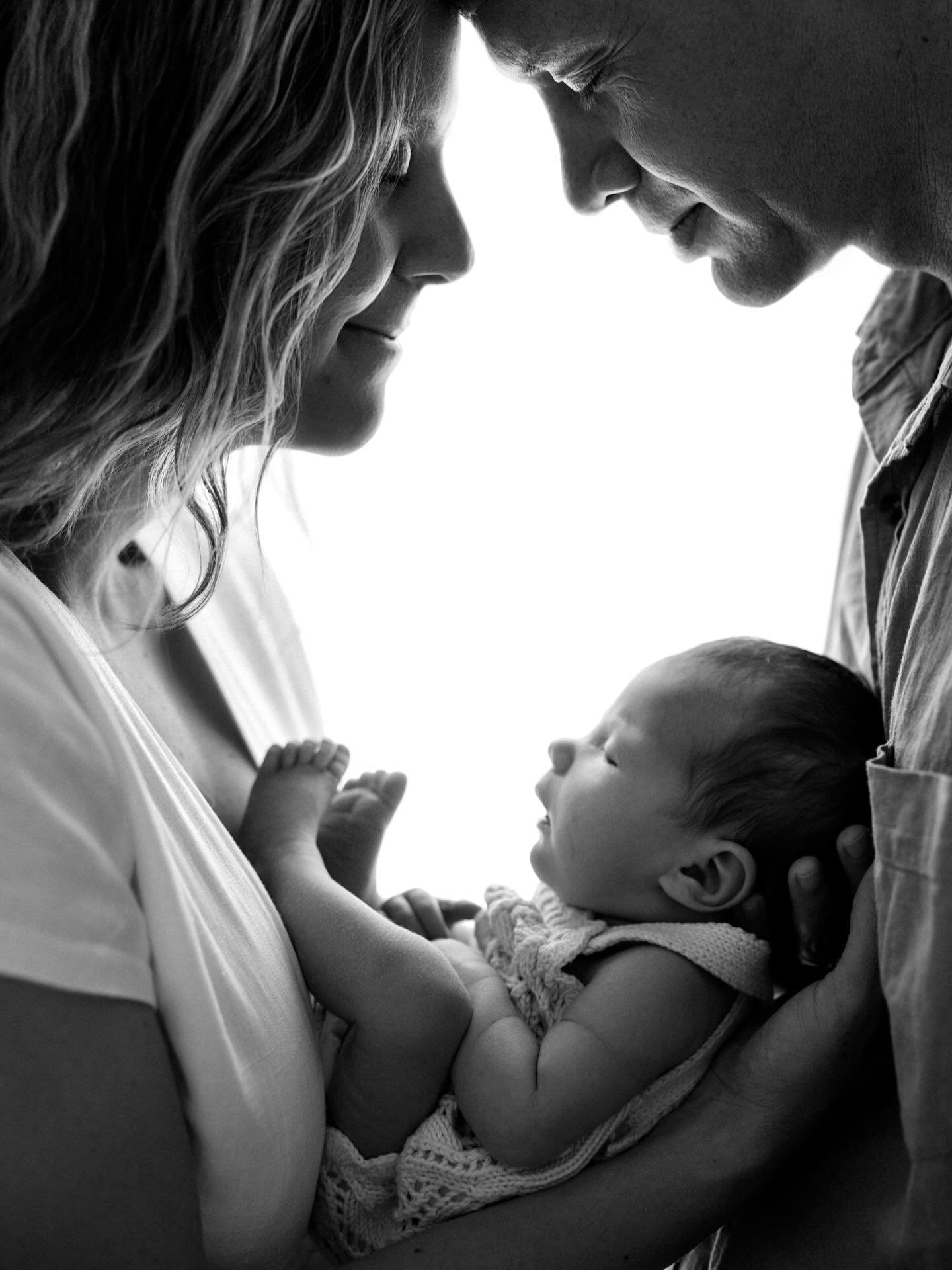 Just a beautiful black and white for this Beau Sunday 🥰

#newbornsession 
#brisbanenewbornphotographer 
#newbornpose #wynnumphotographer