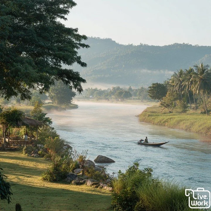 February in Thailand is all about contrasts: cool, calm mornings and sun-warmed afternoons. In the North, the air can feel refreshingly crisp at sunrise, while Bangkok and the central plains quickly shift into bright daytime warmth. Down south, beach