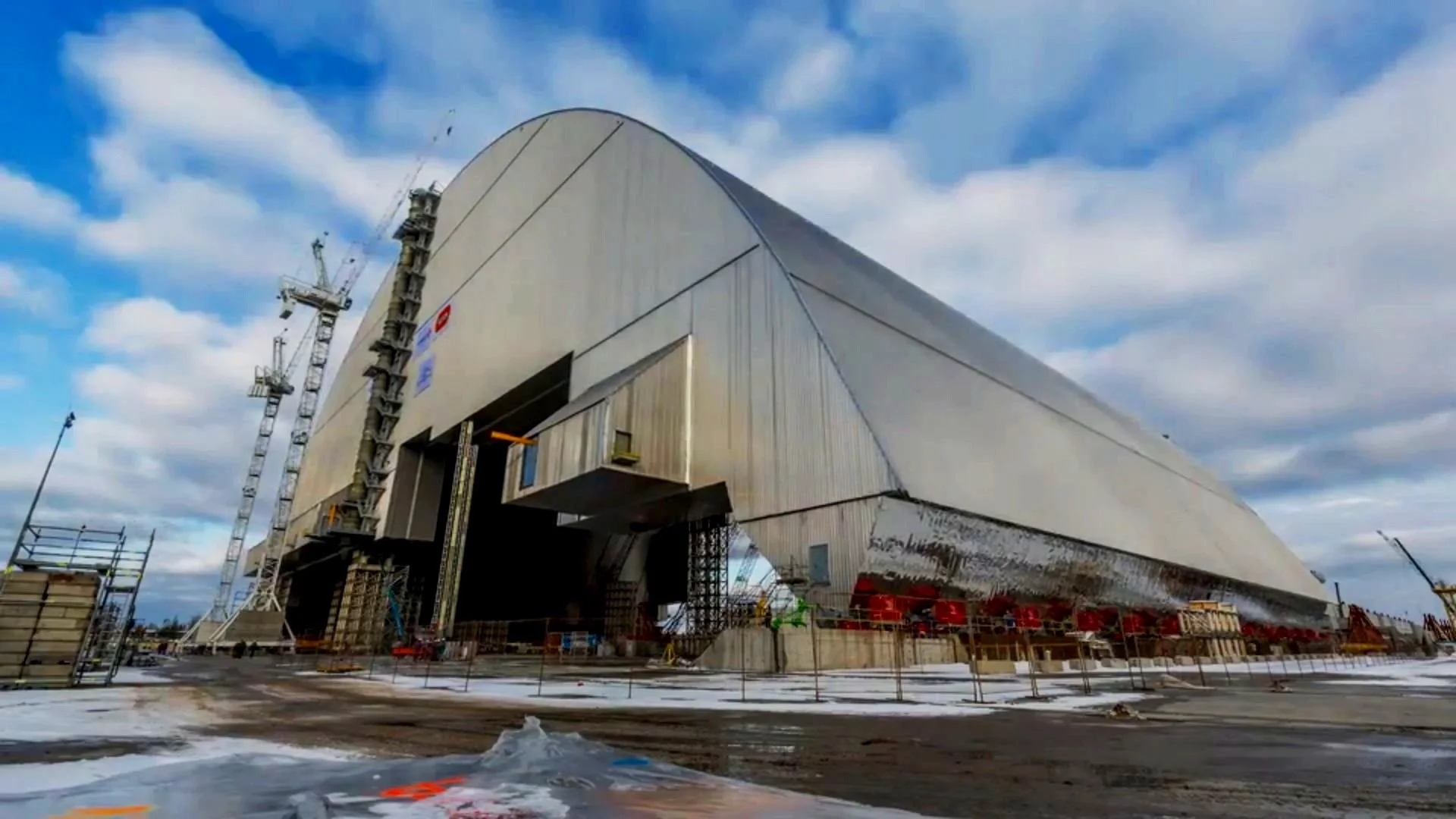 161130081230-chernobyl-giant-shield-original-1.jpg