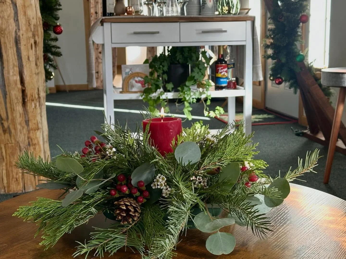 &lsquo;Tis the season for stunning centerpieces! 
Reserve yours today and enjoy it throughout the holiday countdown&mdash;perfect for your Christmas dinner table! #bloomyourjoy #marigoldblooms #plumascounty #graeagle #blairsden #portola #quincy #clio