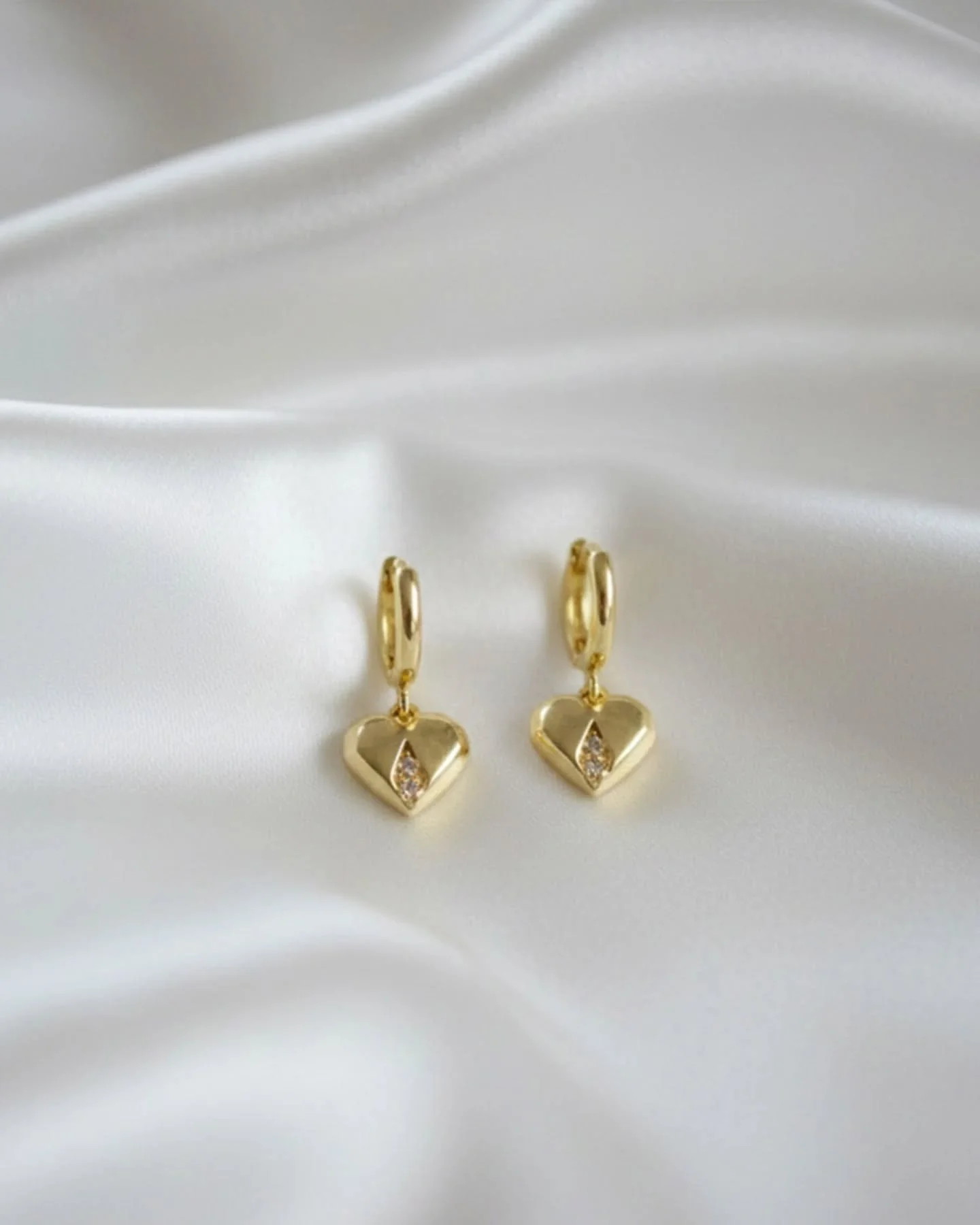 ✨ For the love of silver &amp; gold ✨

​If there&rsquo;s one thing I know, it&rsquo;s that we all love love and we definitely all love a good pair of hoops!

​I&rsquo;ve been working on these for a bit, and I&rsquo;m so excited to share them with you