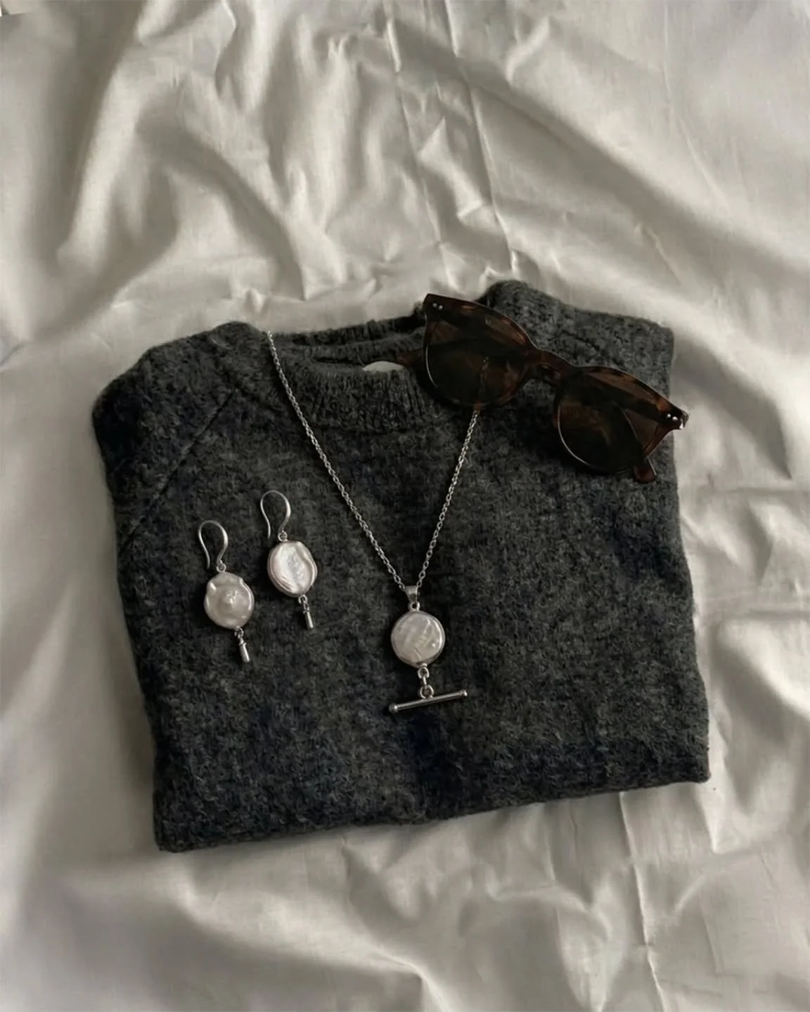 Sometimes the best outfits are the simplest ones, just a cozy knit, my favourite denim, and a few pieces of jewellery ✨️

​I&rsquo;m wearing the Ocean Whisper Earrings paired with the Adore Necklace for a sweet, subtle touch. It&rsquo;s the perfect c