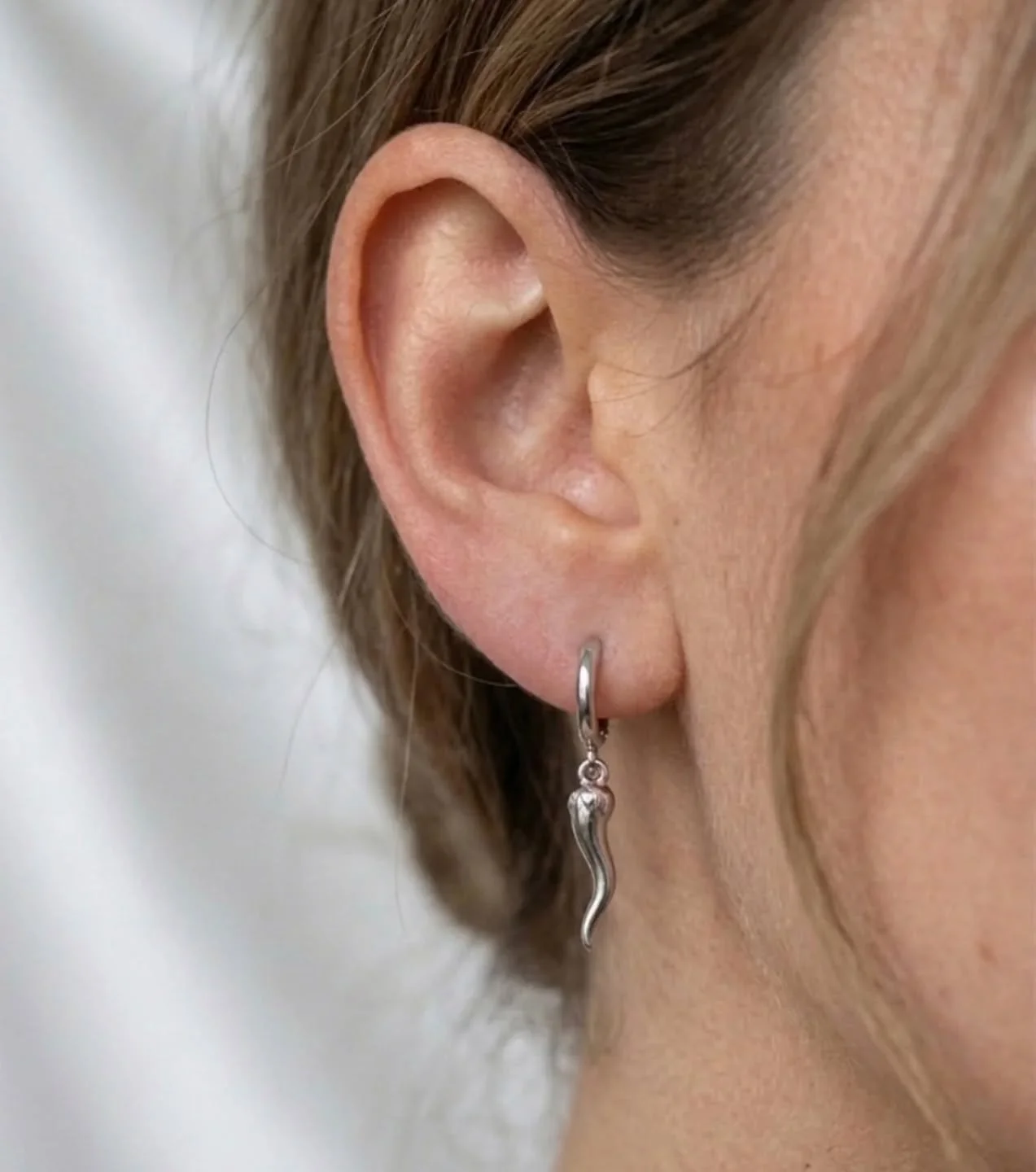 Inspired by the iconic Cornicello, these earrings are more than just a statement piece, they&rsquo;re a centuries-old symbol of protection, strength, and good fortune 🌶🌶🌶

Shop the collection now via the link in the bio 🔗