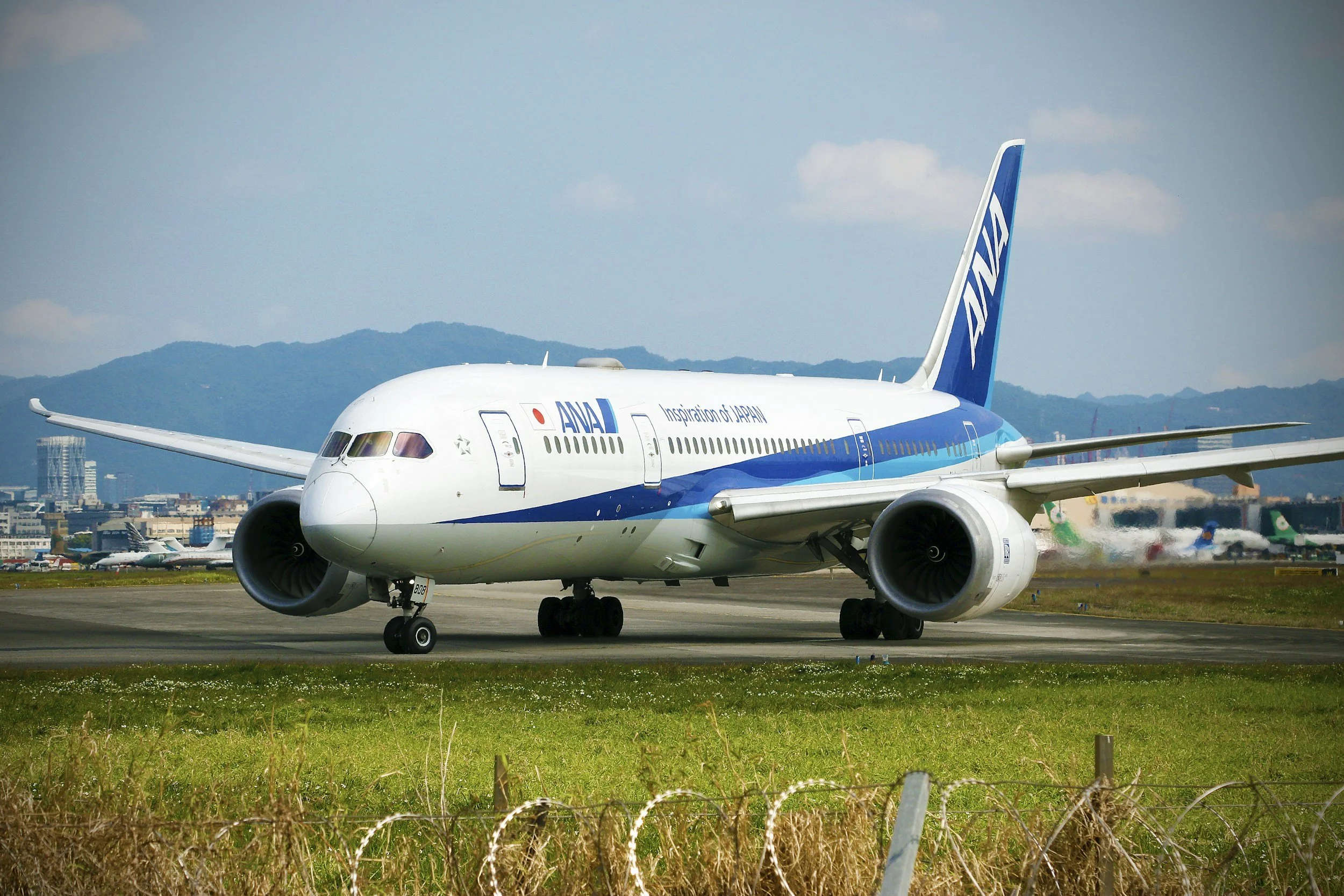 JAL and ANA Fuel Surcharge Cut: What It Actually Means for Hawaii Travelers